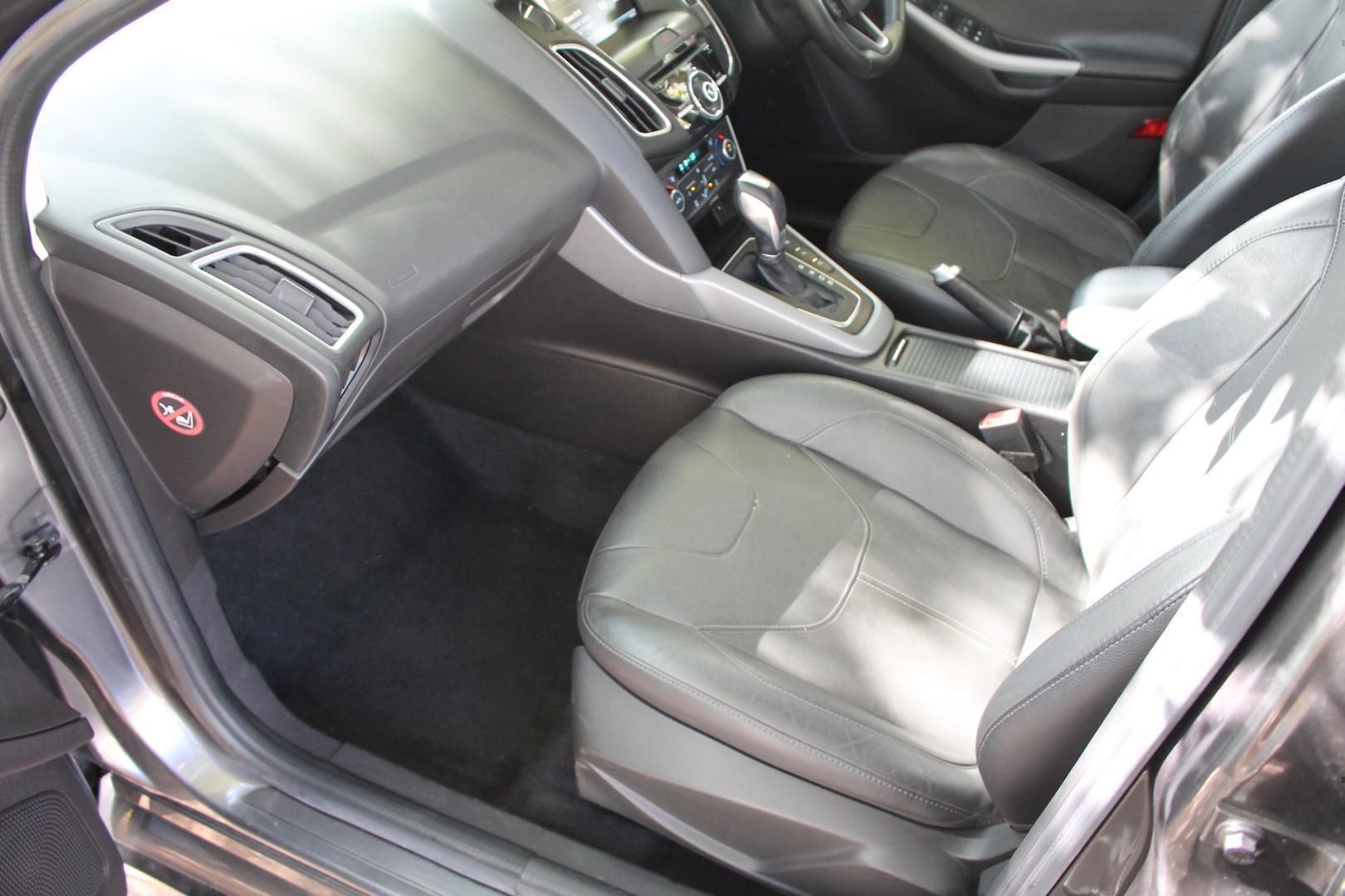 2016 Ford Focus Titanium — photo 14