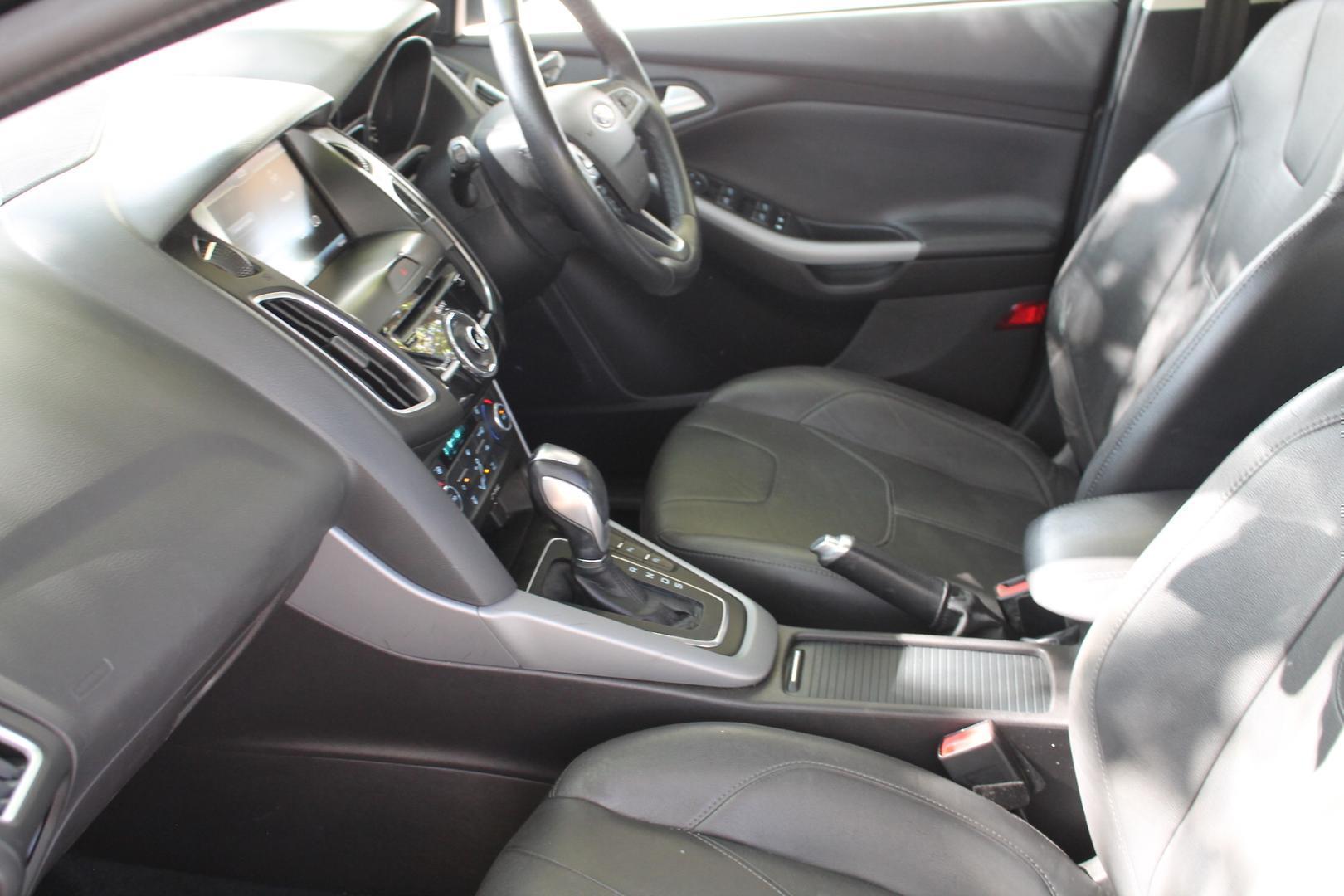 2016 Ford Focus Titanium — photo 15