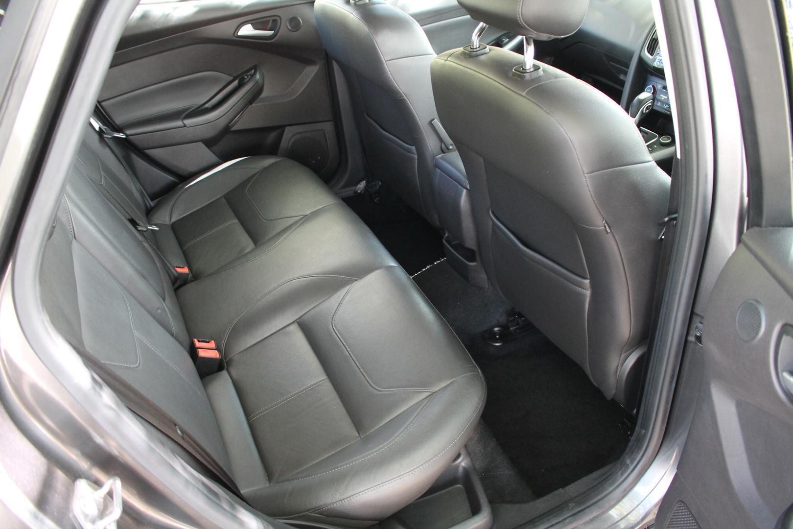 2016 Ford Focus Titanium — photo 16