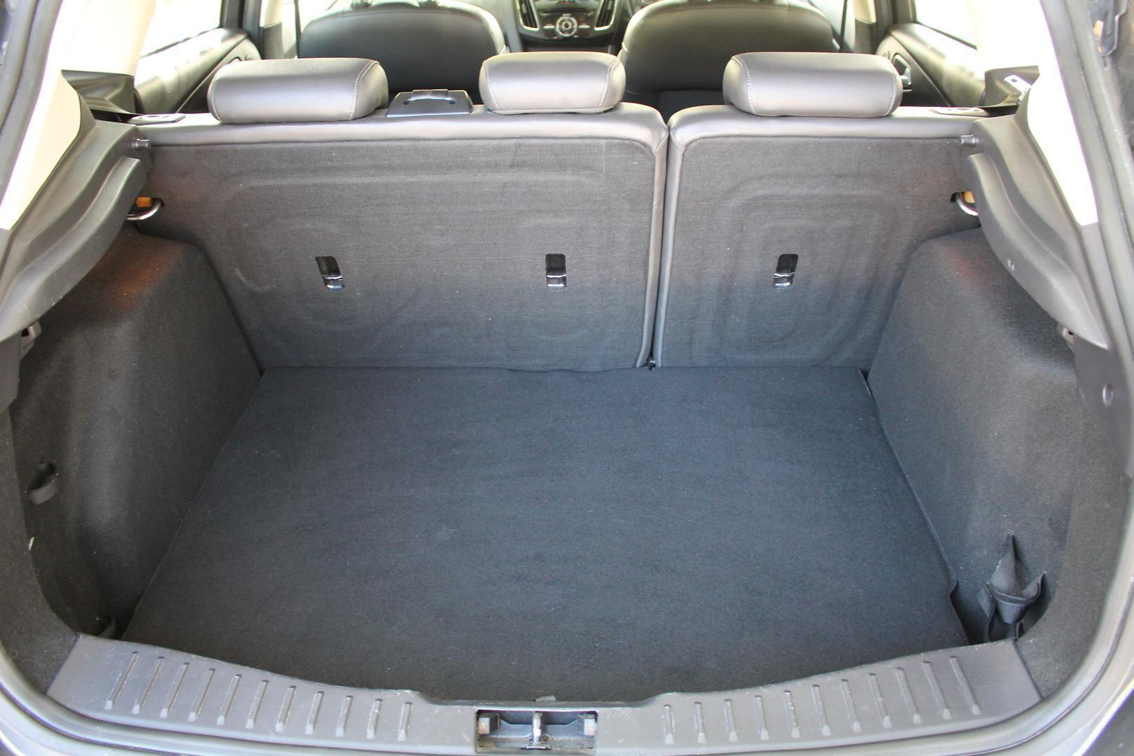 2016 Ford Focus Titanium — photo 17