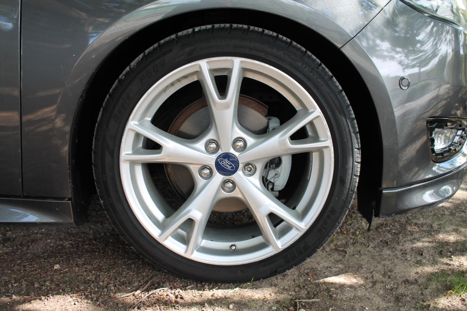 2016 Ford Focus Titanium — photo 18