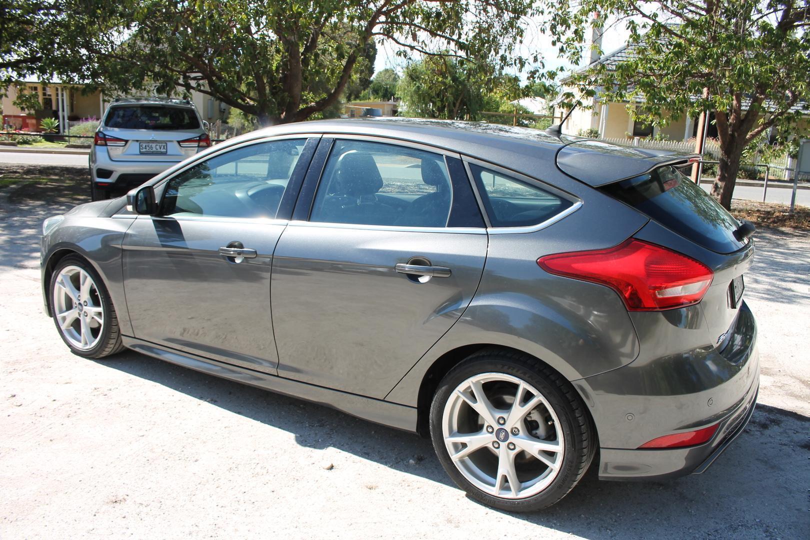 2016 Ford Focus Titanium — photo 6