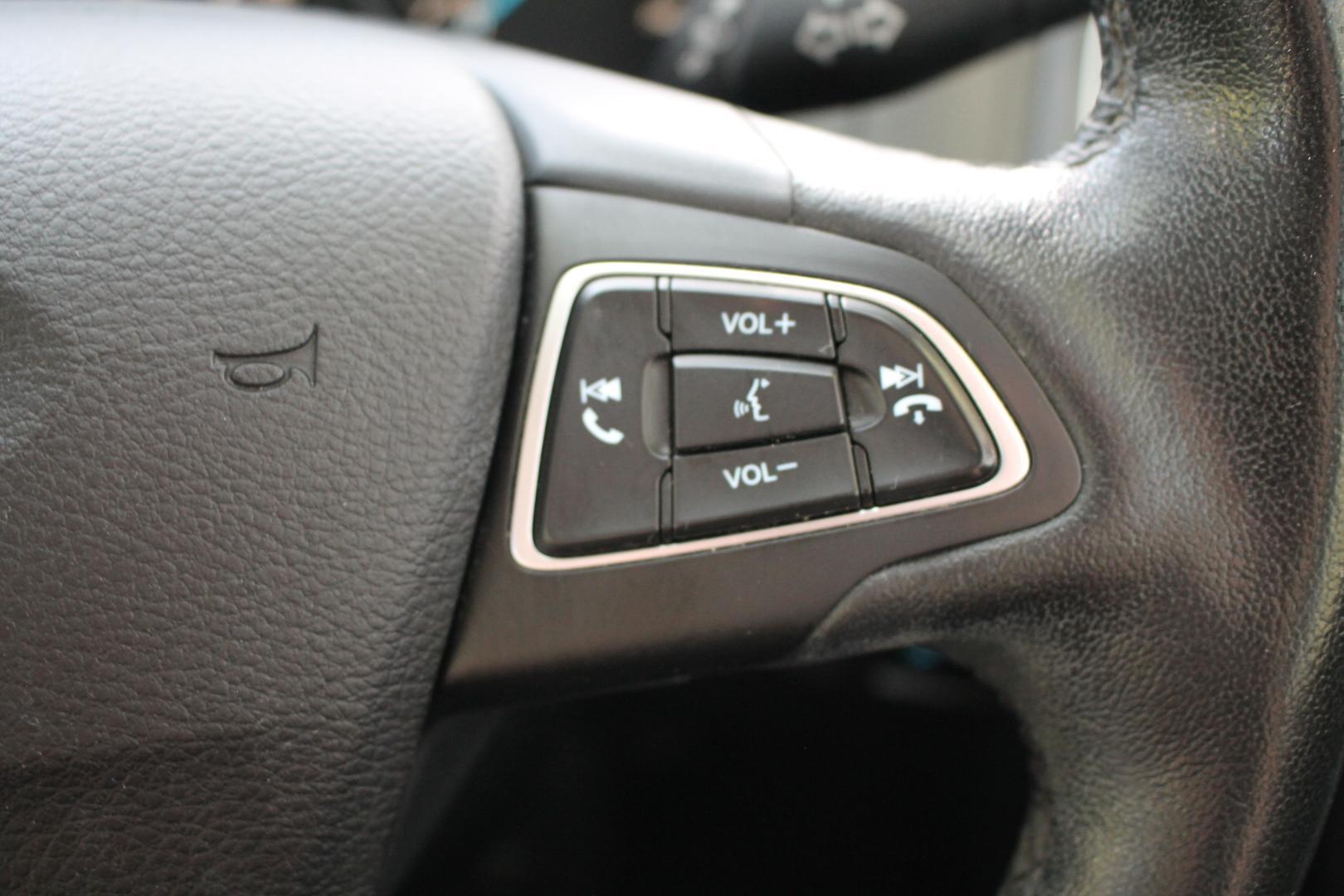 2016 Ford Focus Titanium — photo 9
