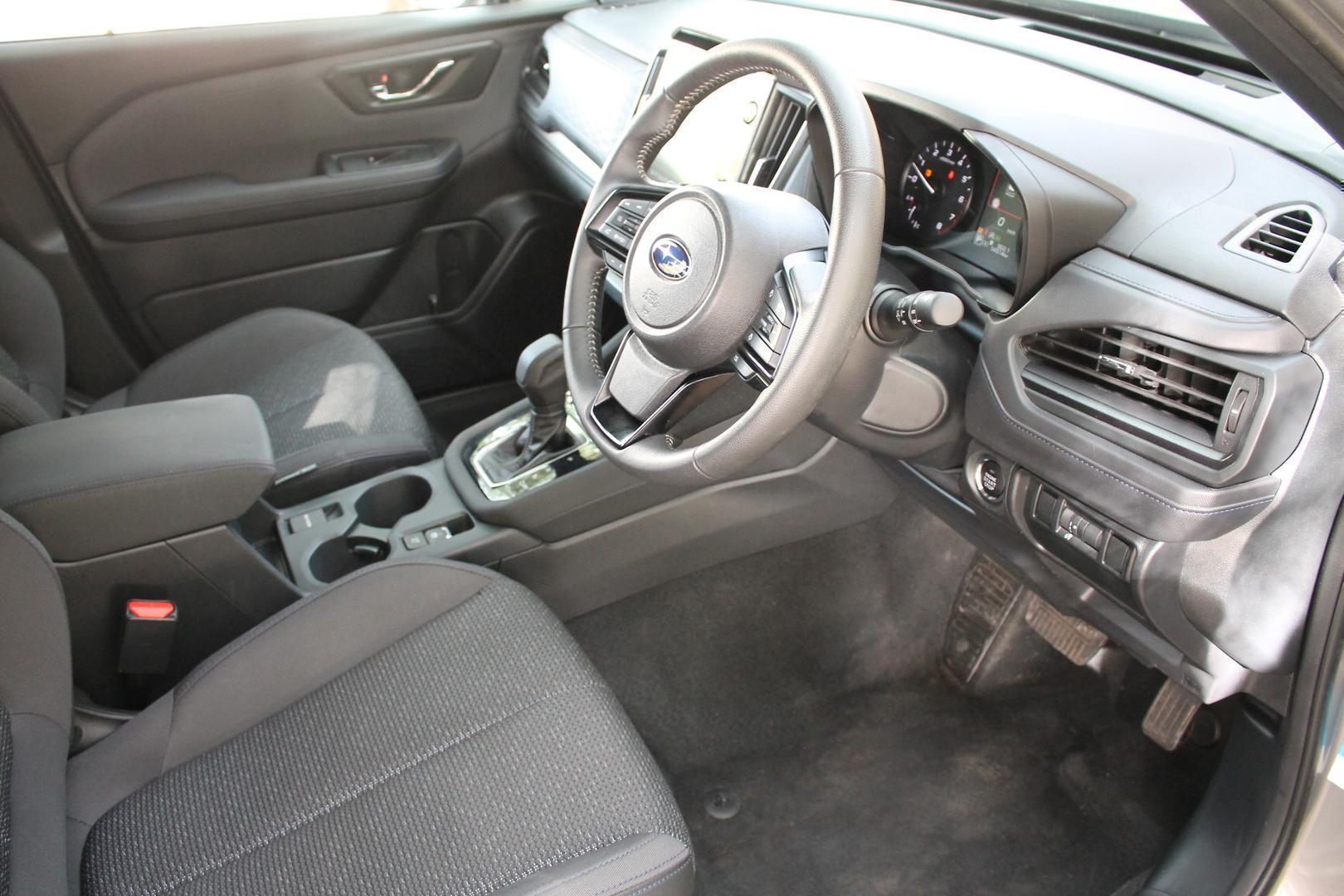 2025 Subaru Forester — photo 10