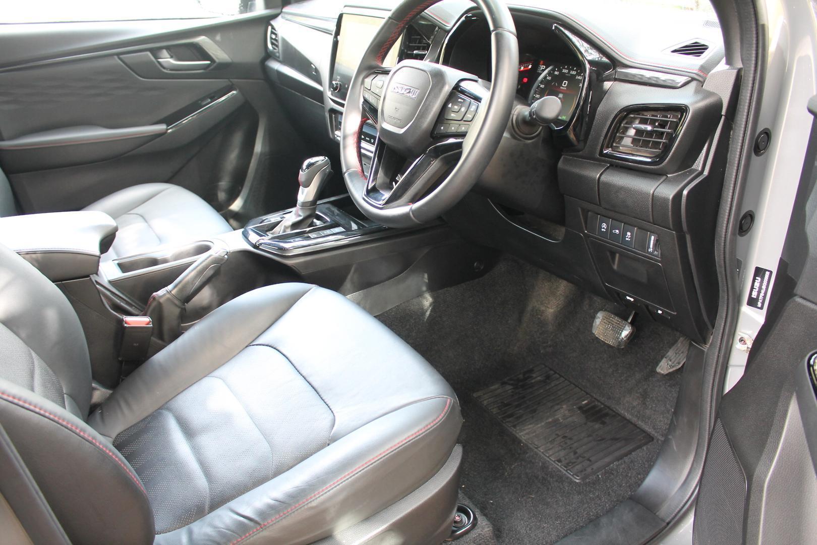 2025 Isuzu D-MAX XTERRAIN — photo 10