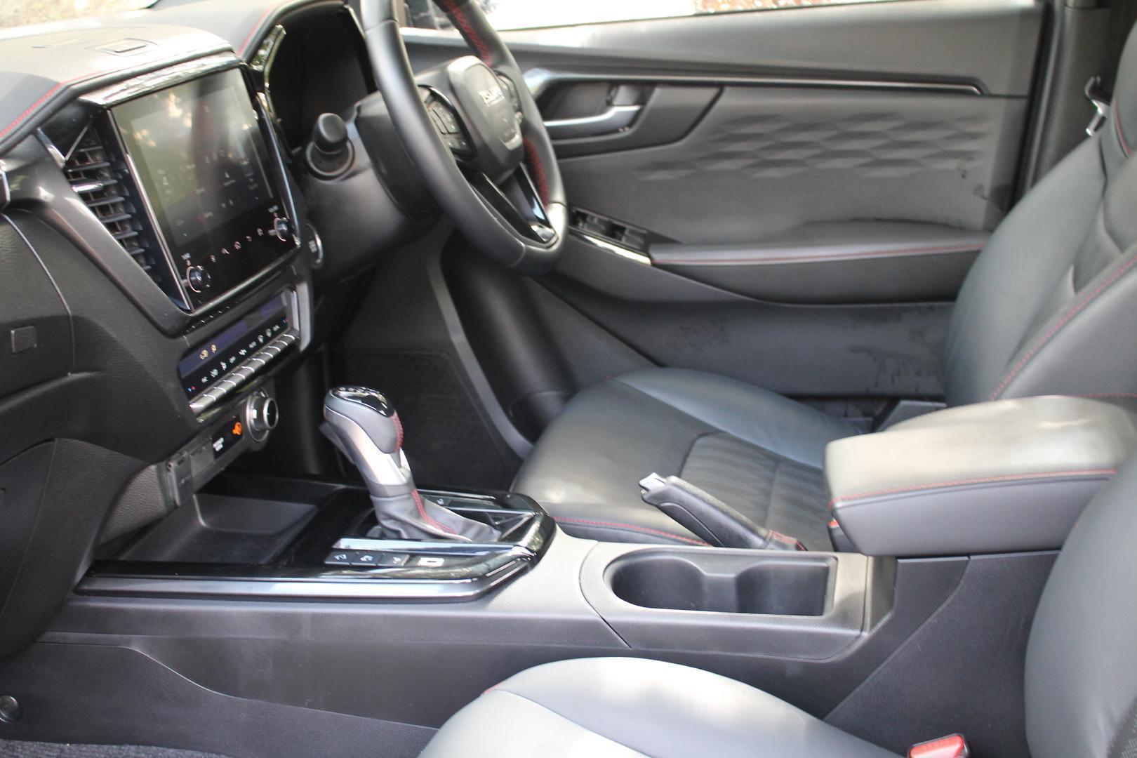 2025 Isuzu D-MAX XTERRAIN — photo 15