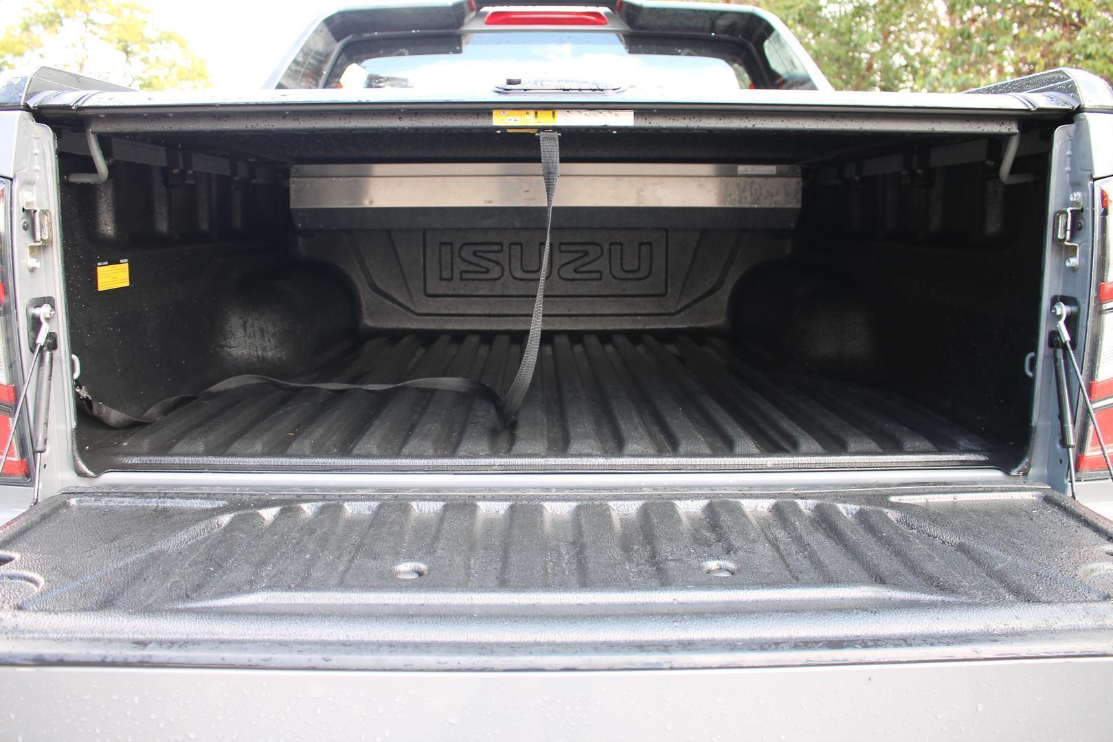 2025 Isuzu D-MAX XTERRAIN — photo 18