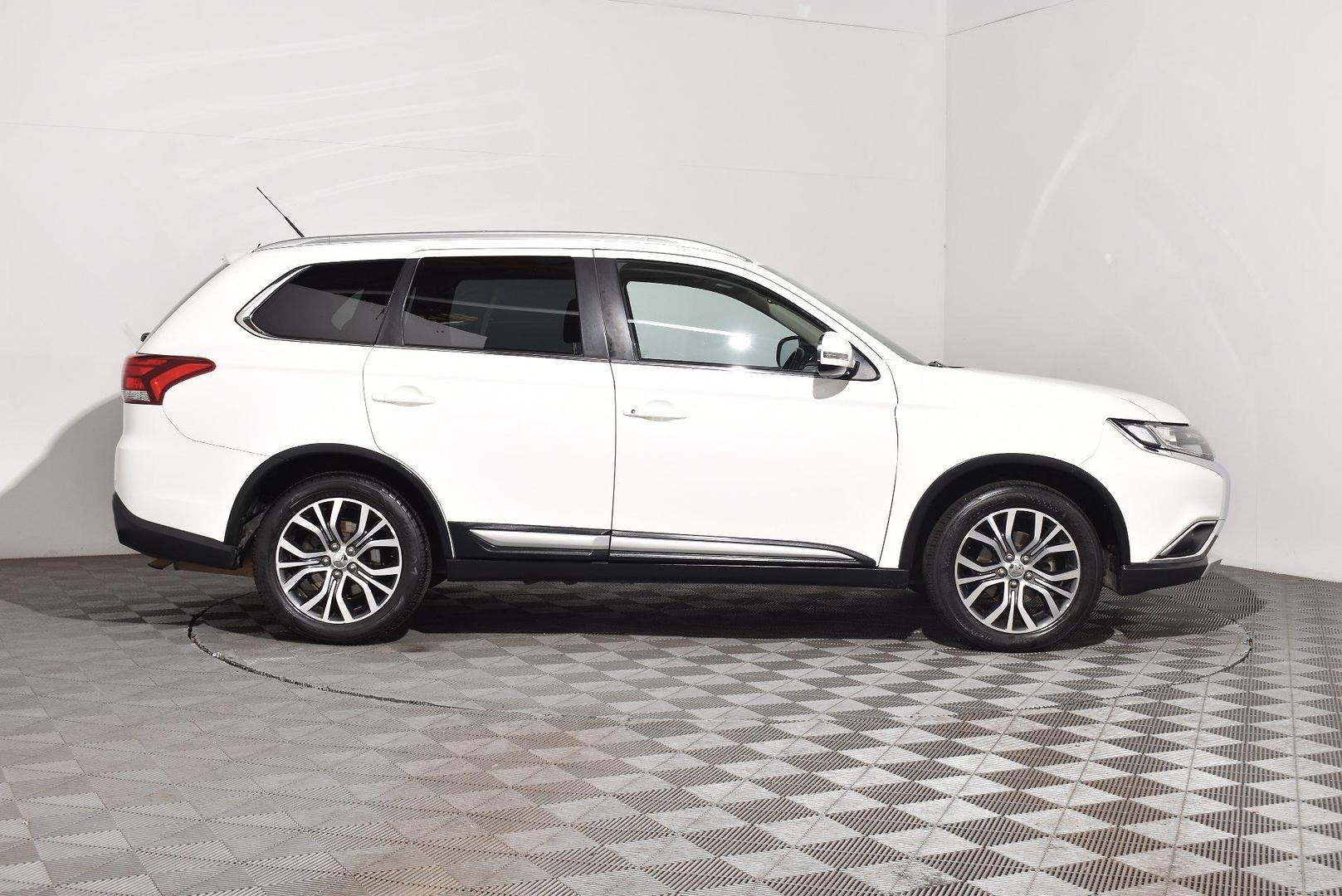 2016 Mitsubishi Outlander XLS — photo 10