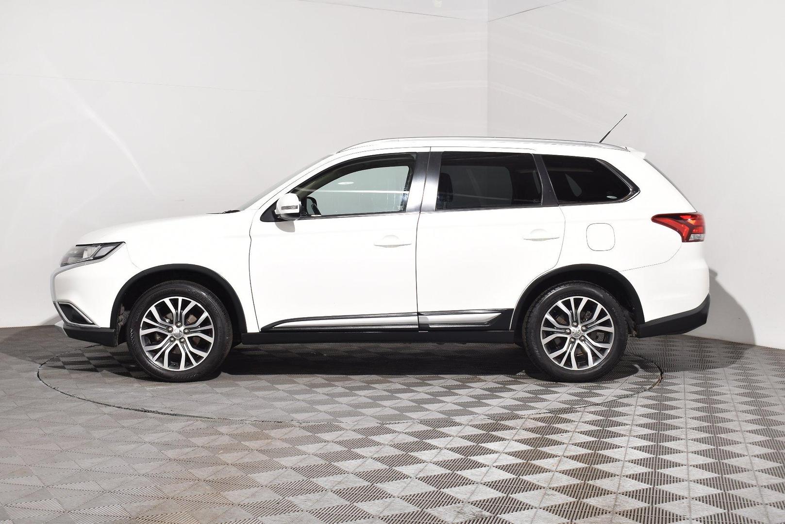 2016 Mitsubishi Outlander XLS — photo 11
