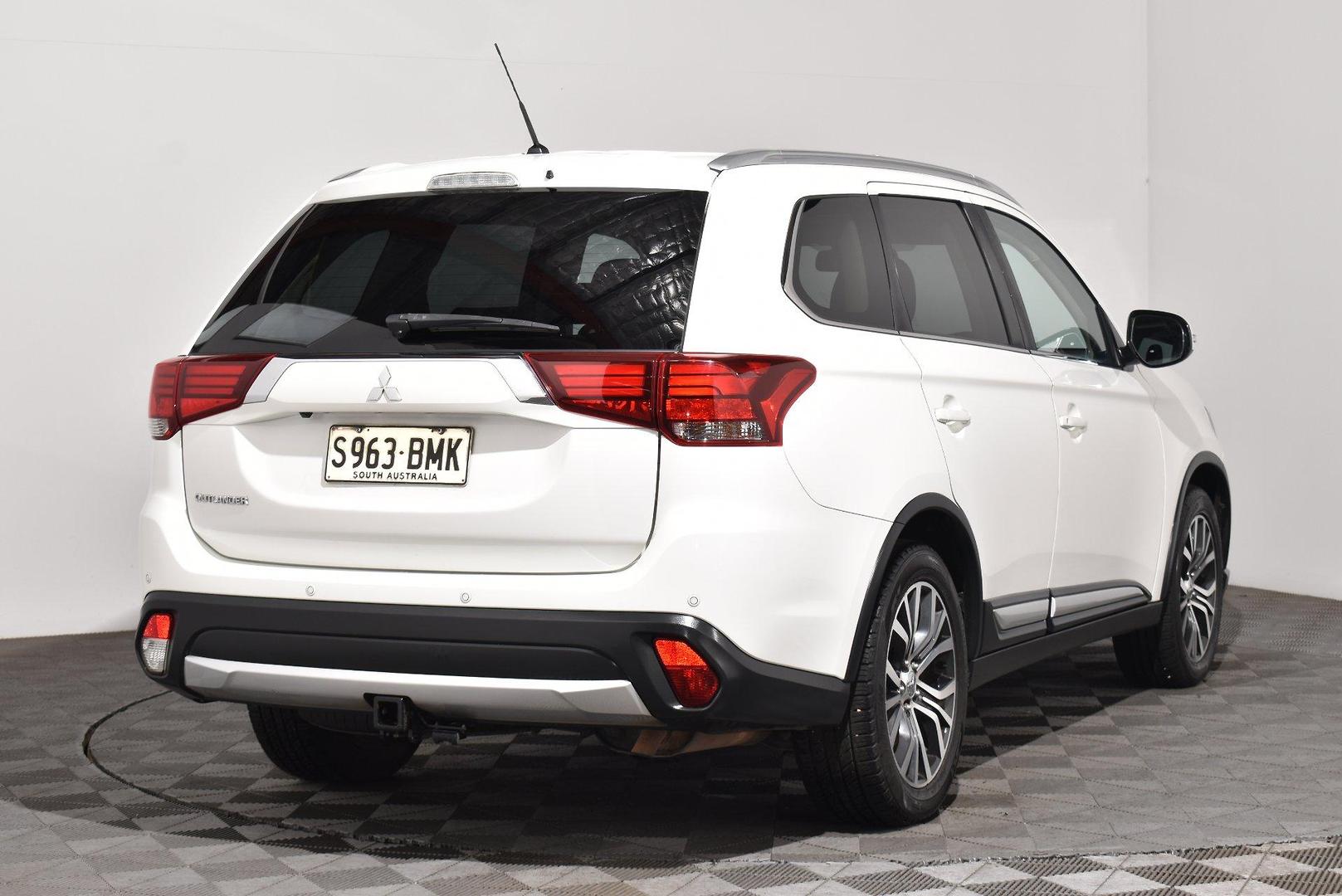 2016 Mitsubishi Outlander XLS — photo 14