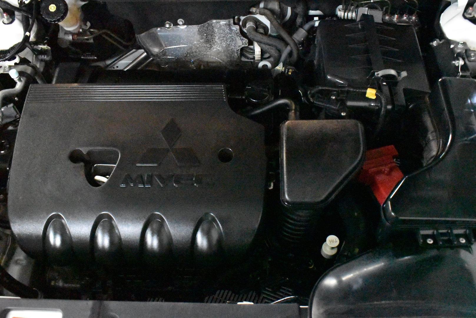 2016 Mitsubishi Outlander XLS — photo 17