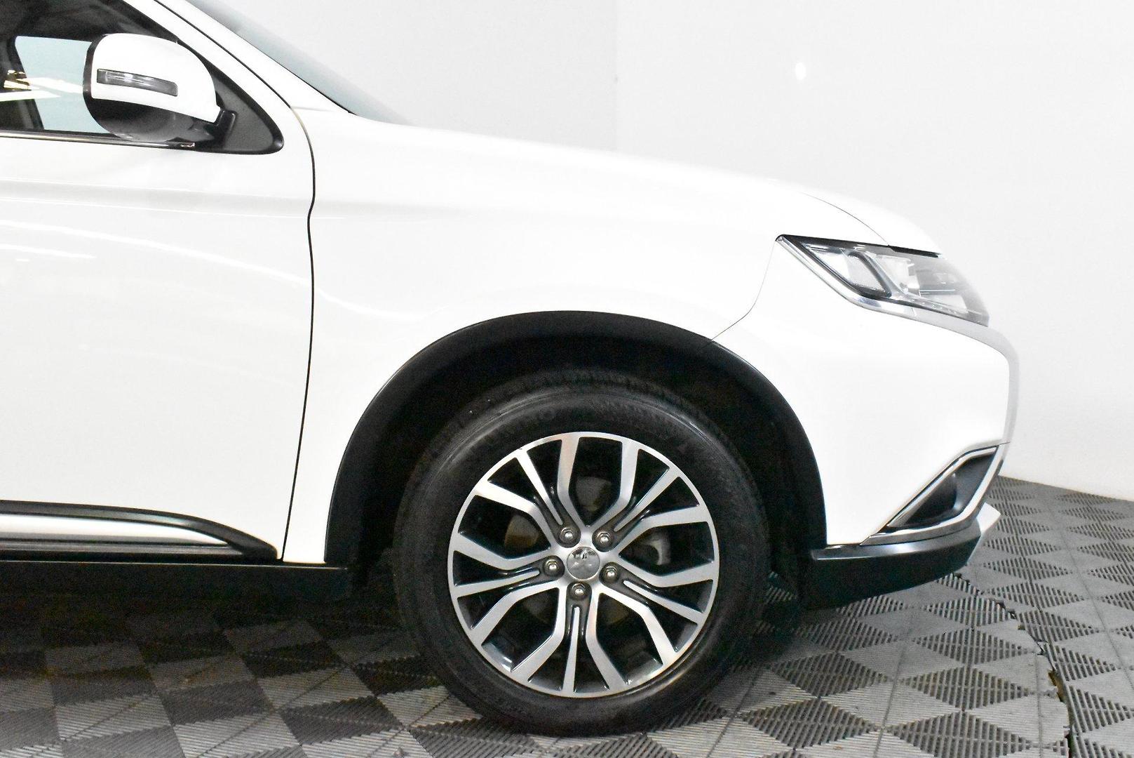 2016 Mitsubishi Outlander XLS — photo 18