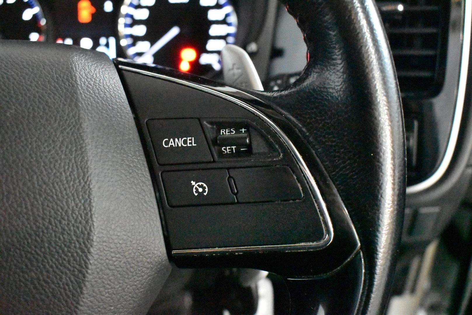 2016 Mitsubishi Outlander XLS — photo 22