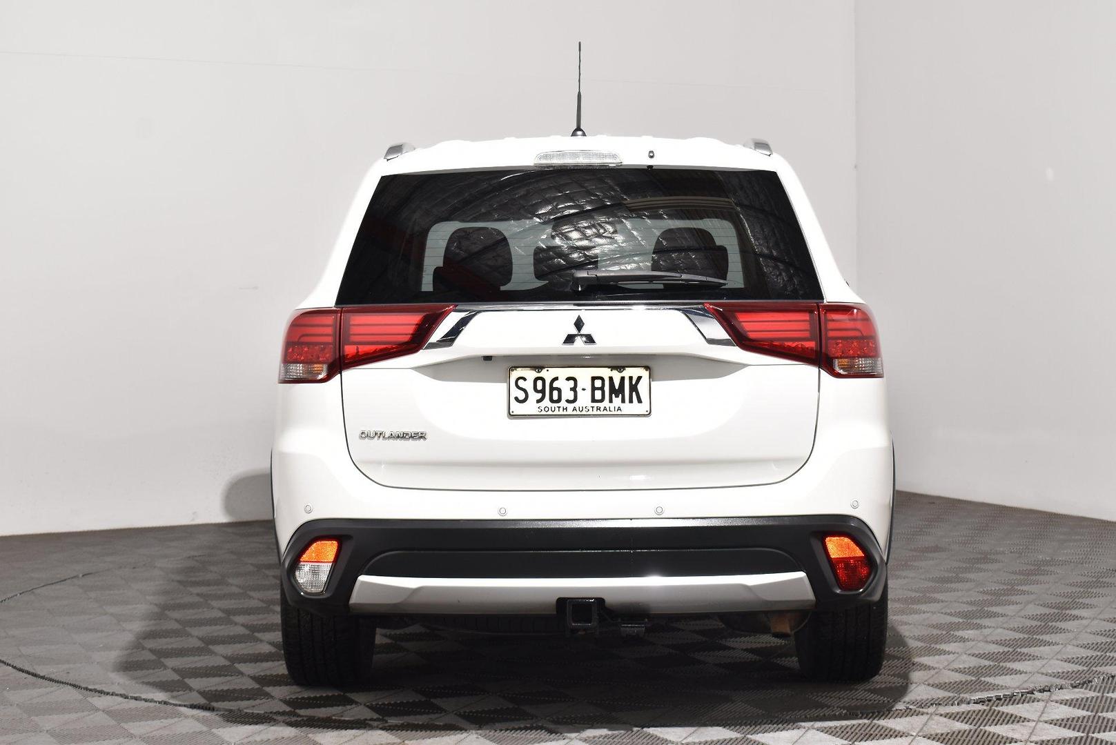 2016 Mitsubishi Outlander XLS — photo 4