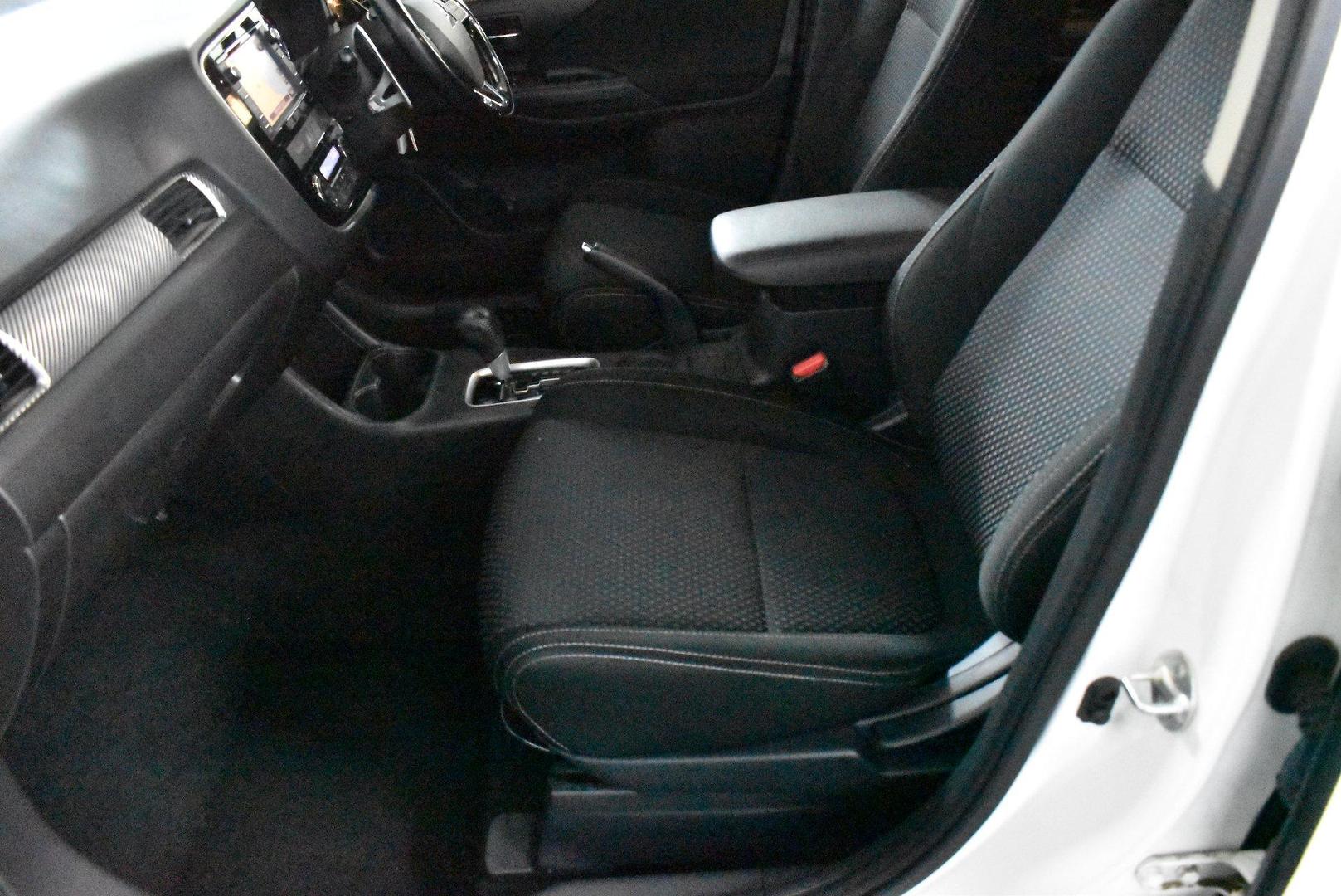 2016 Mitsubishi Outlander XLS — photo 7