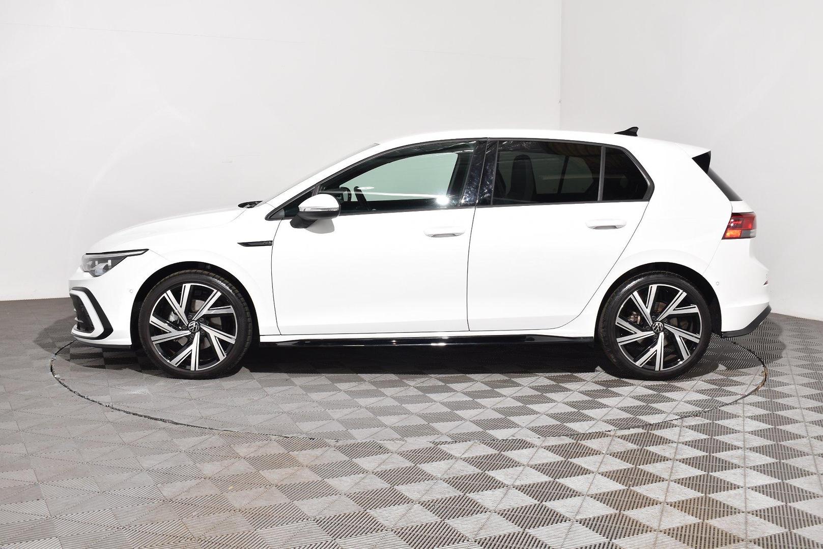 2022 Volkswagen Golf 110TSI RLine — photo 11