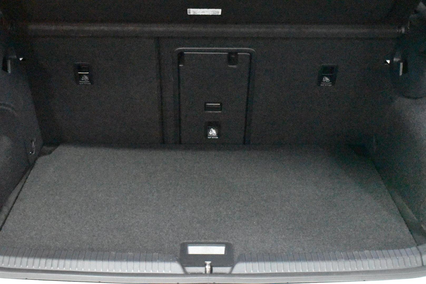 2022 Volkswagen Golf 110TSI RLine — photo 16