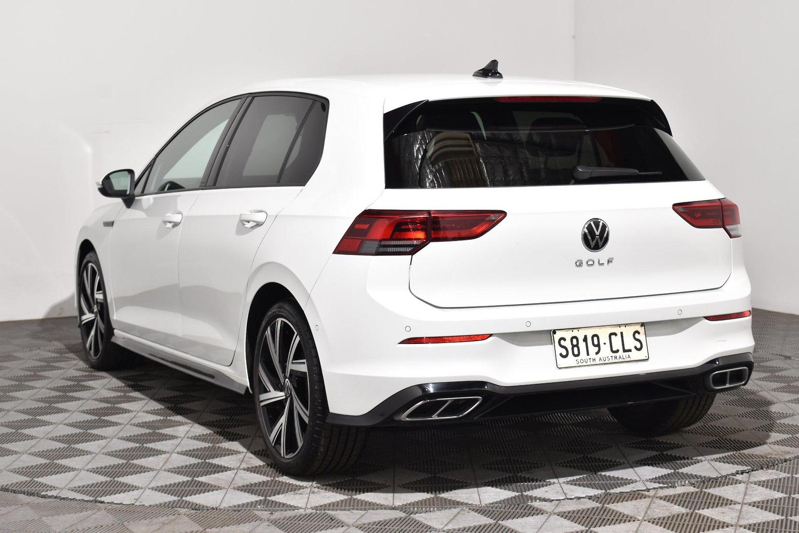 2022 Volkswagen Golf 110TSI RLine — photo 2