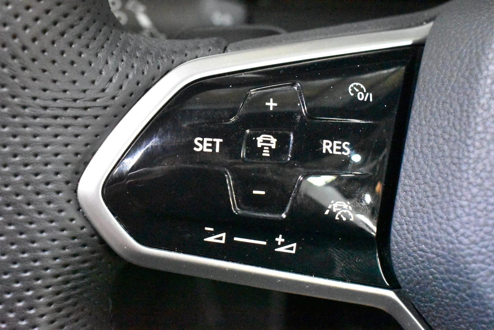 2022 Volkswagen Golf 110TSI RLine — photo 21