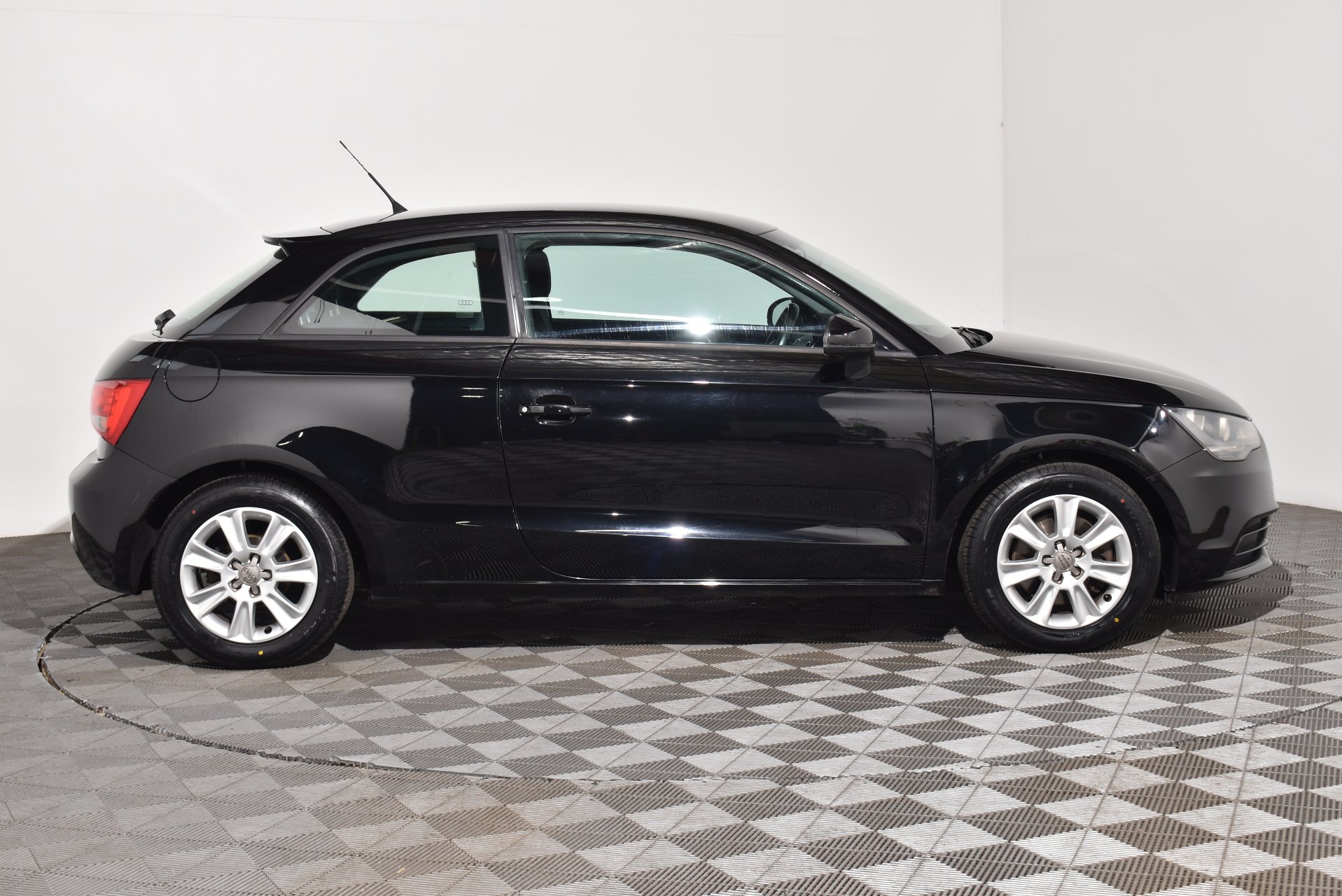 2011 Audi A1 Attraction — photo 10