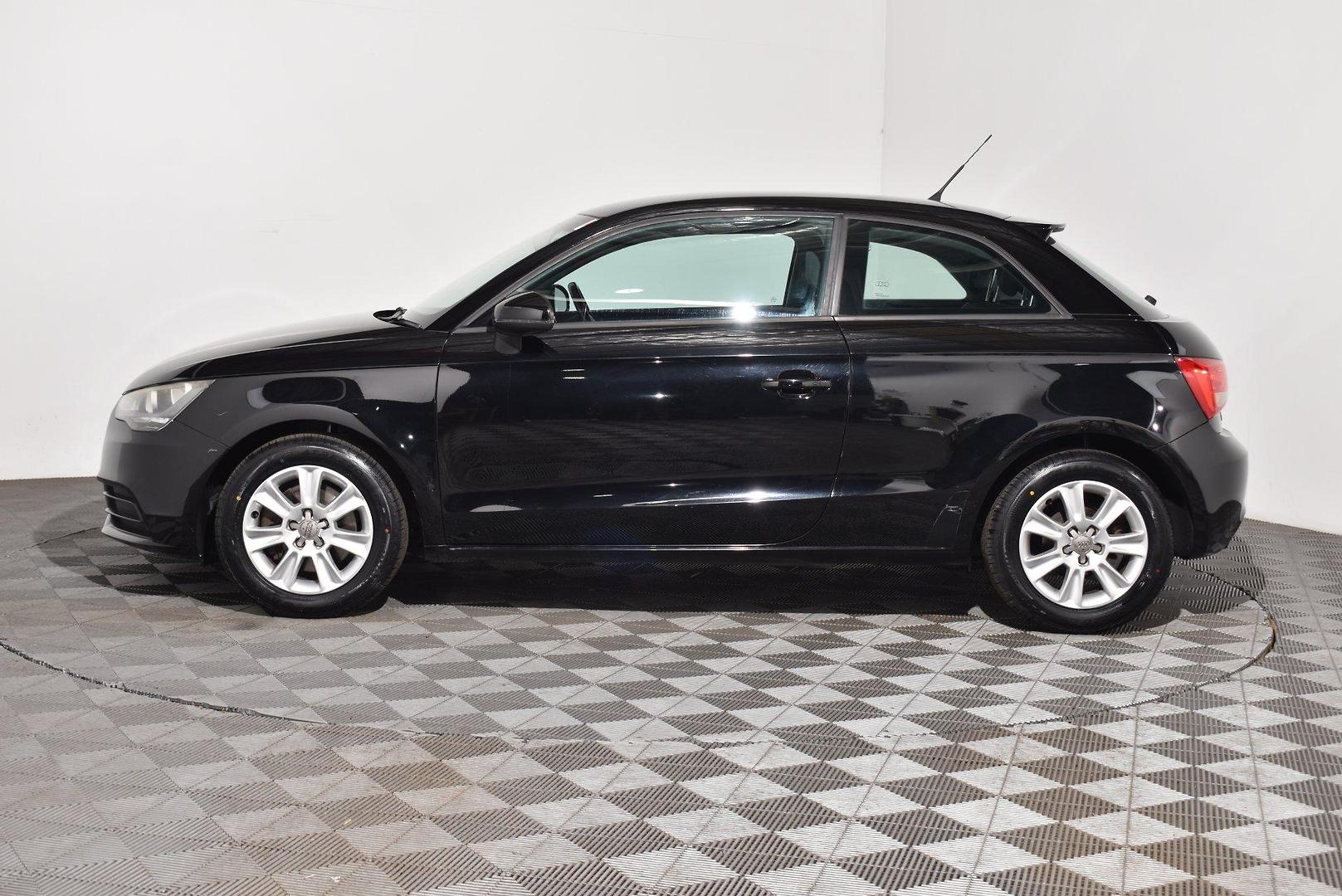 2011 Audi A1 Attraction — photo 11