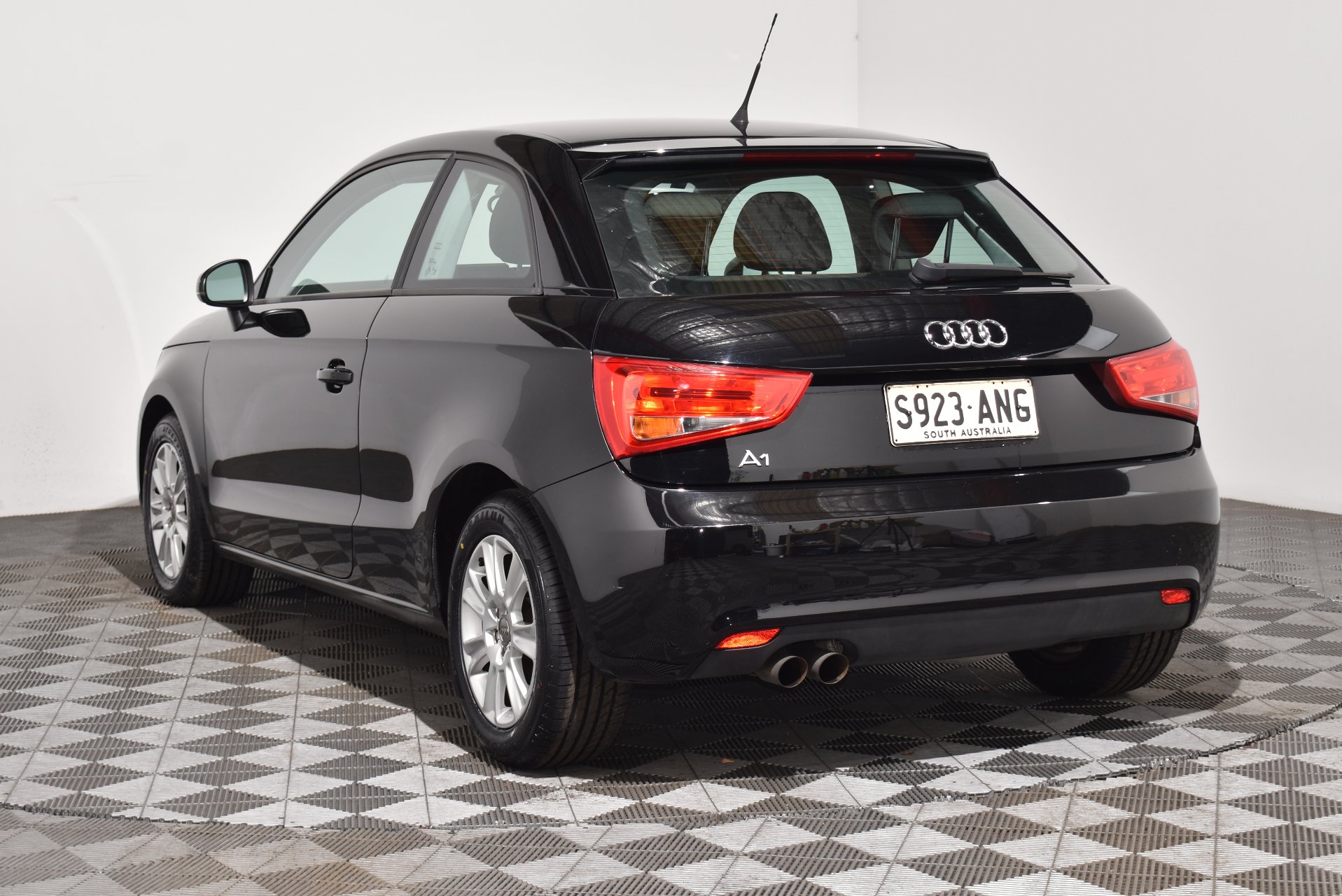 2011 Audi A1 Attraction — photo 2