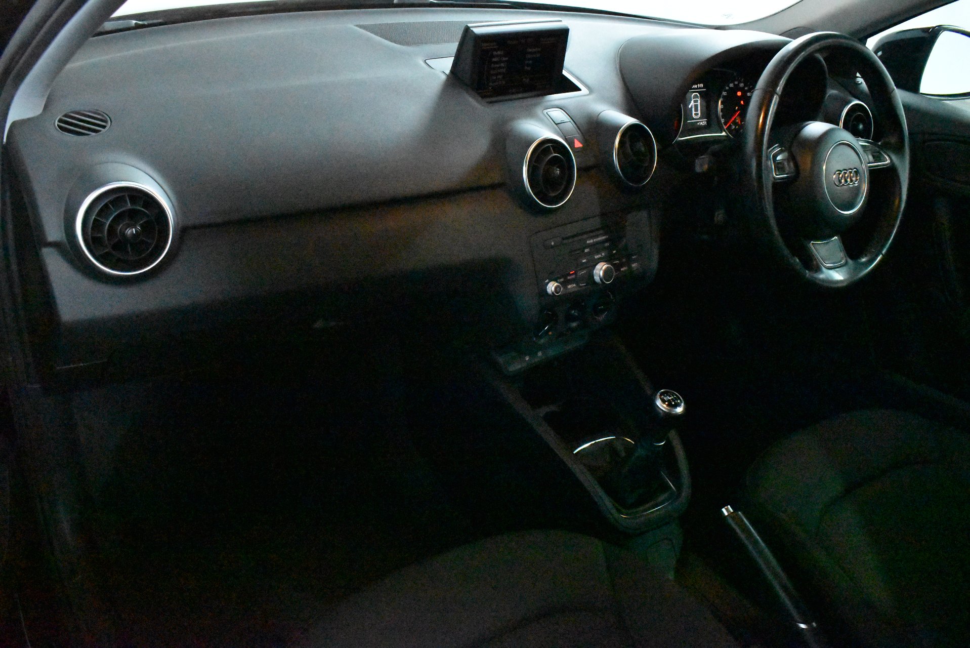 2011 Audi A1 Attraction — photo 6
