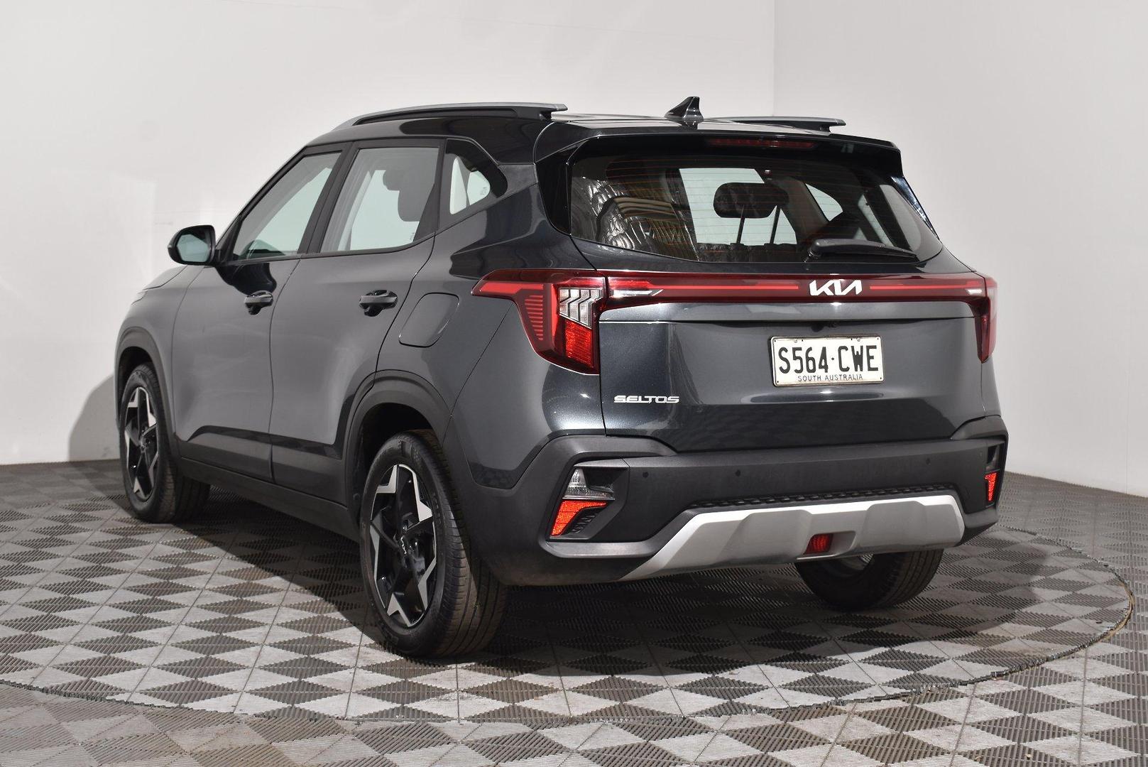 2023 Kia Seltos Sport — photo 2