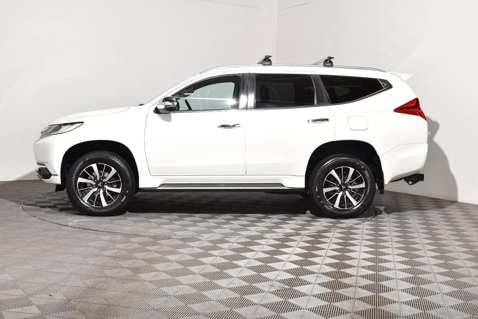 2018 Mitsubishi Pajero Sport GLS — photo 10