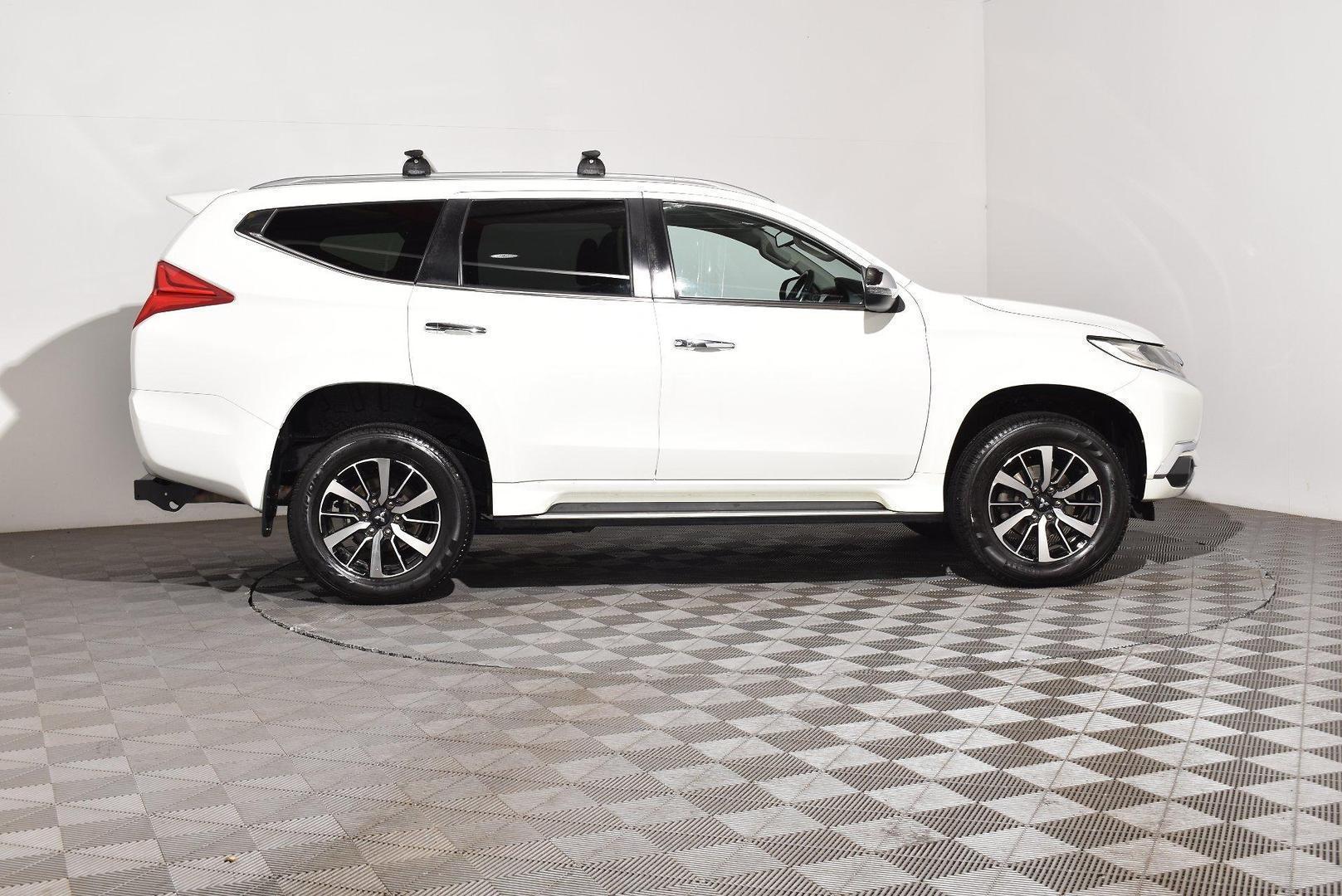 2018 Mitsubishi Pajero Sport GLS — photo 9