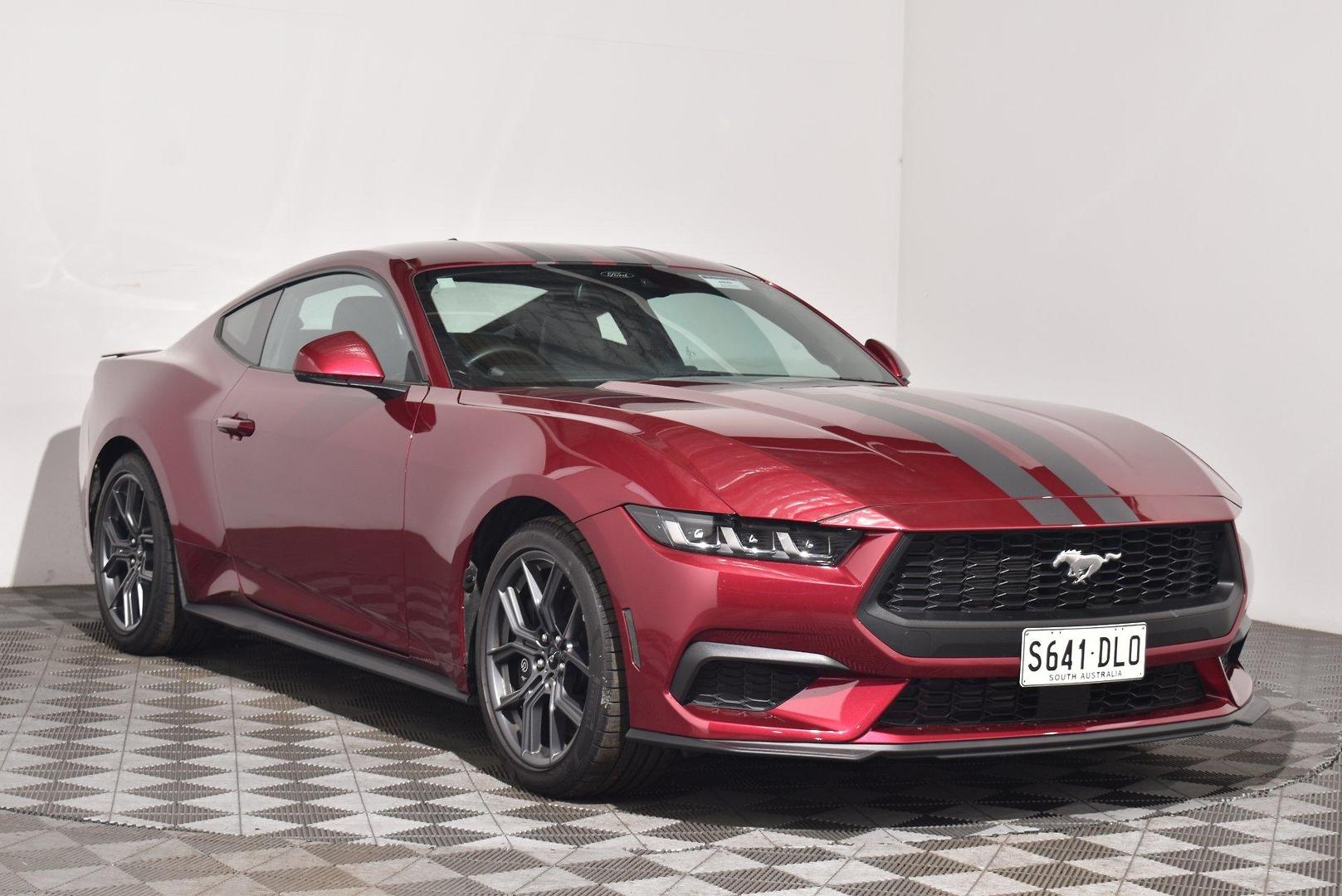 2025 Ford Mustang Ecoboost — photo 1