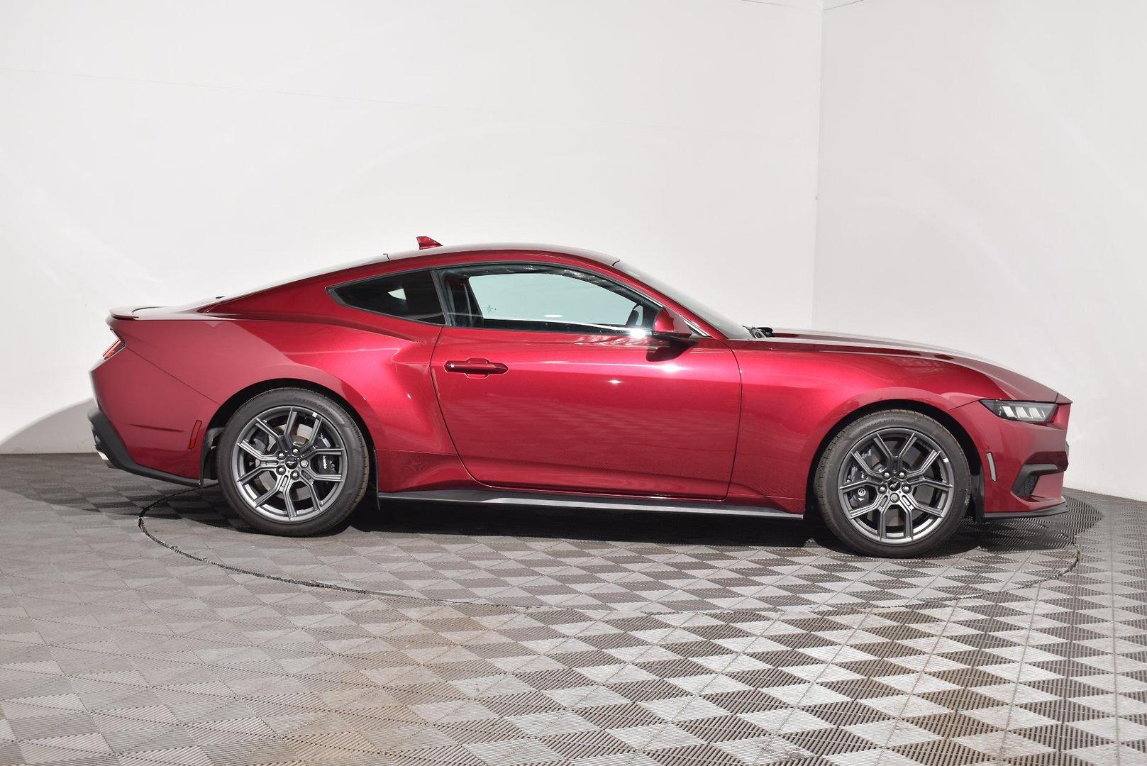 2025 Ford Mustang Ecoboost — photo 10