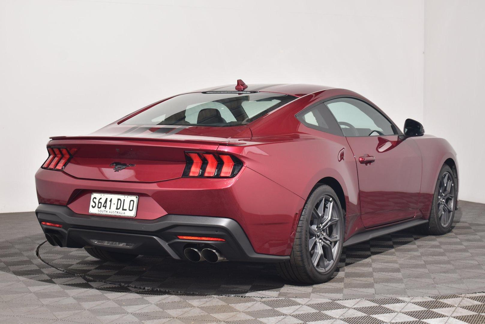 2025 Ford Mustang Ecoboost — photo 14