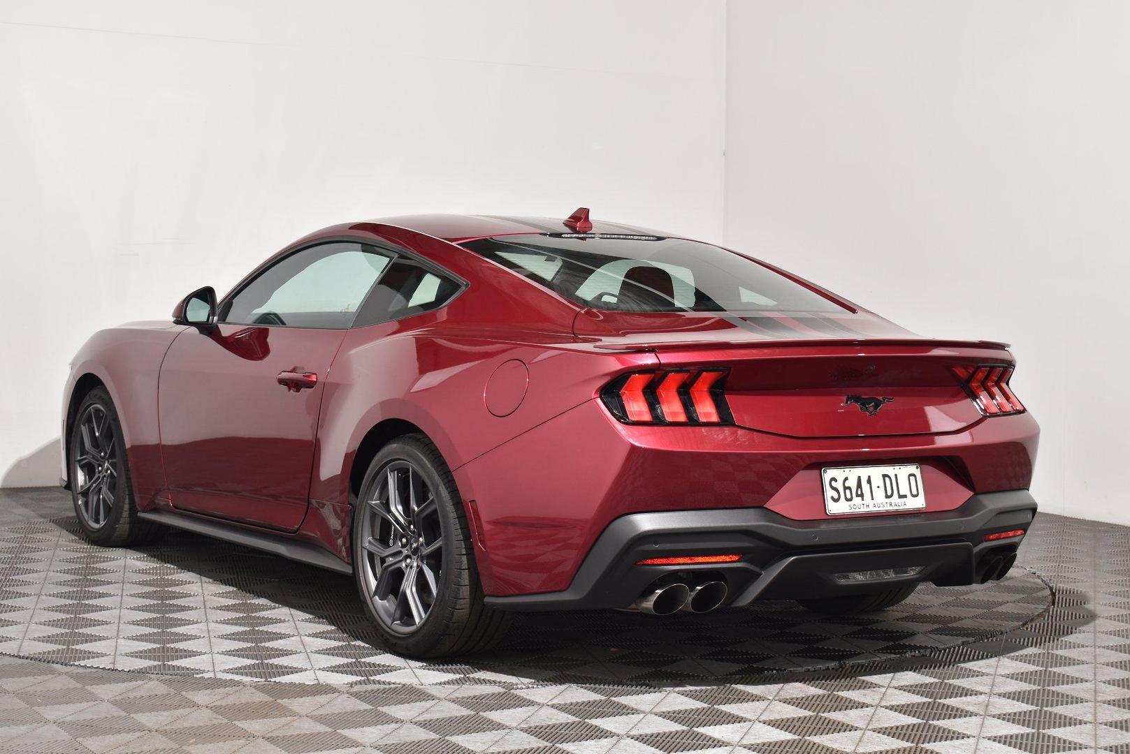 2025 Ford Mustang Ecoboost — photo 2