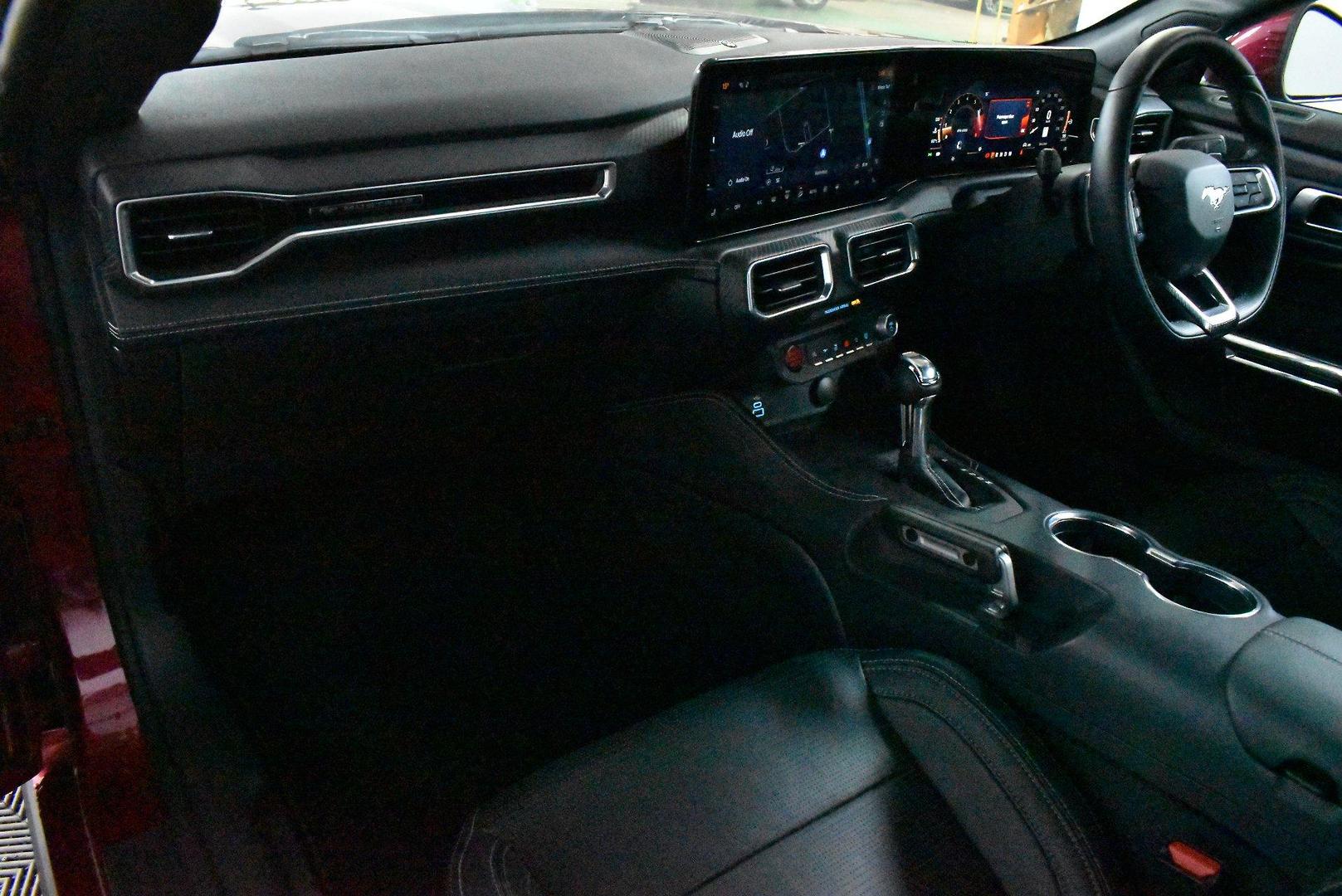 2025 Ford Mustang Ecoboost — photo 6
