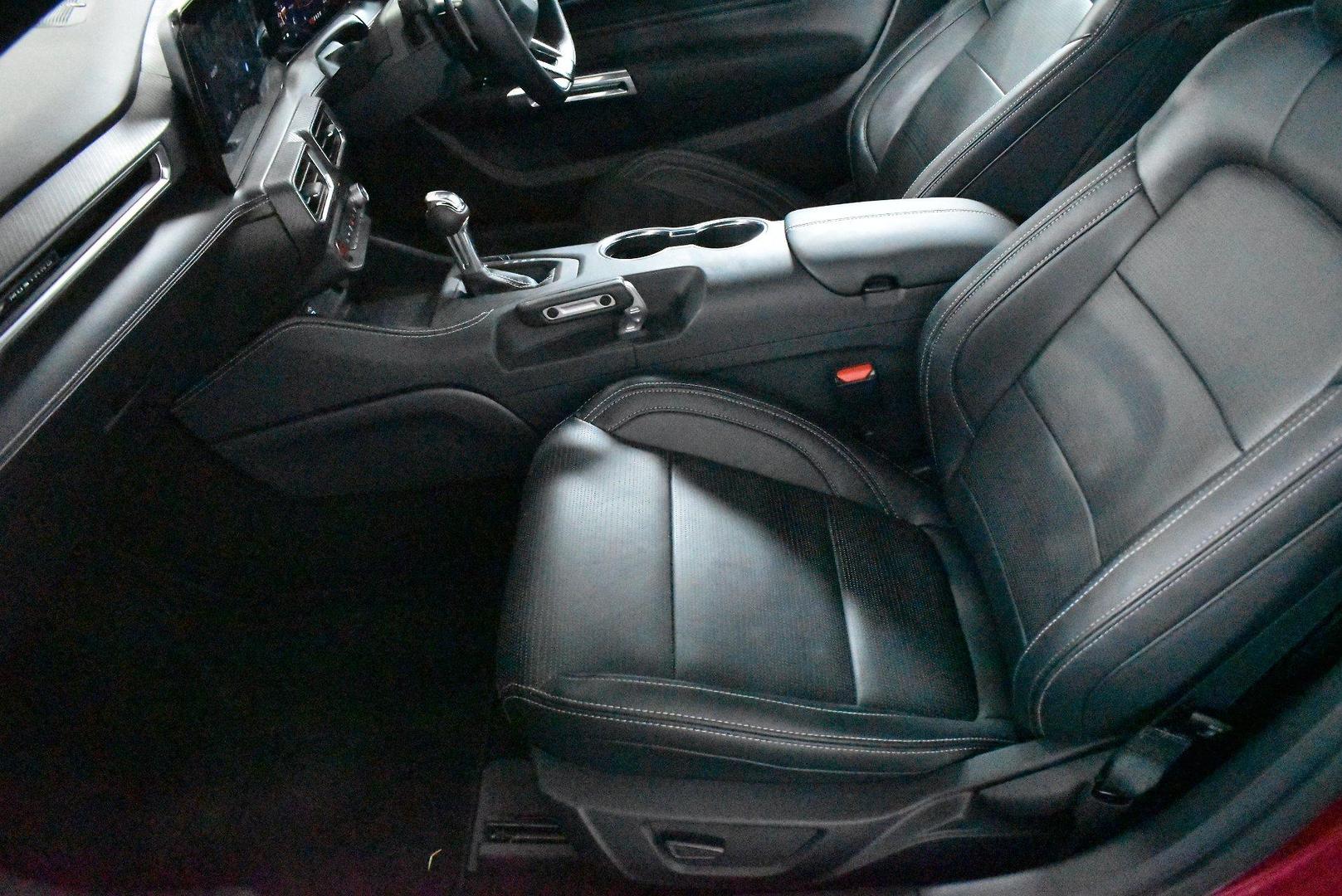 2025 Ford Mustang Ecoboost — photo 7