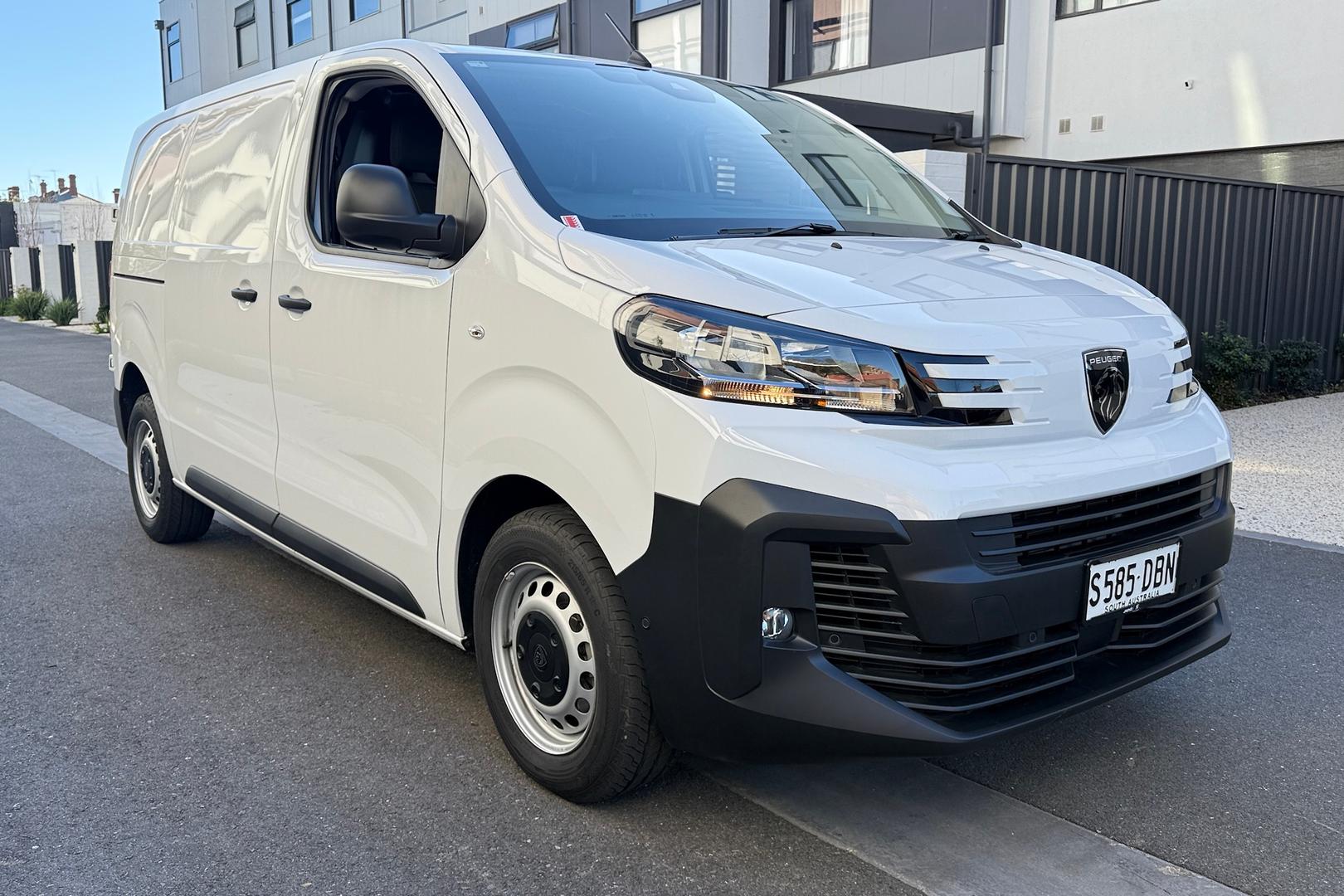 2025 Peugeot Expert Pro — photo 1