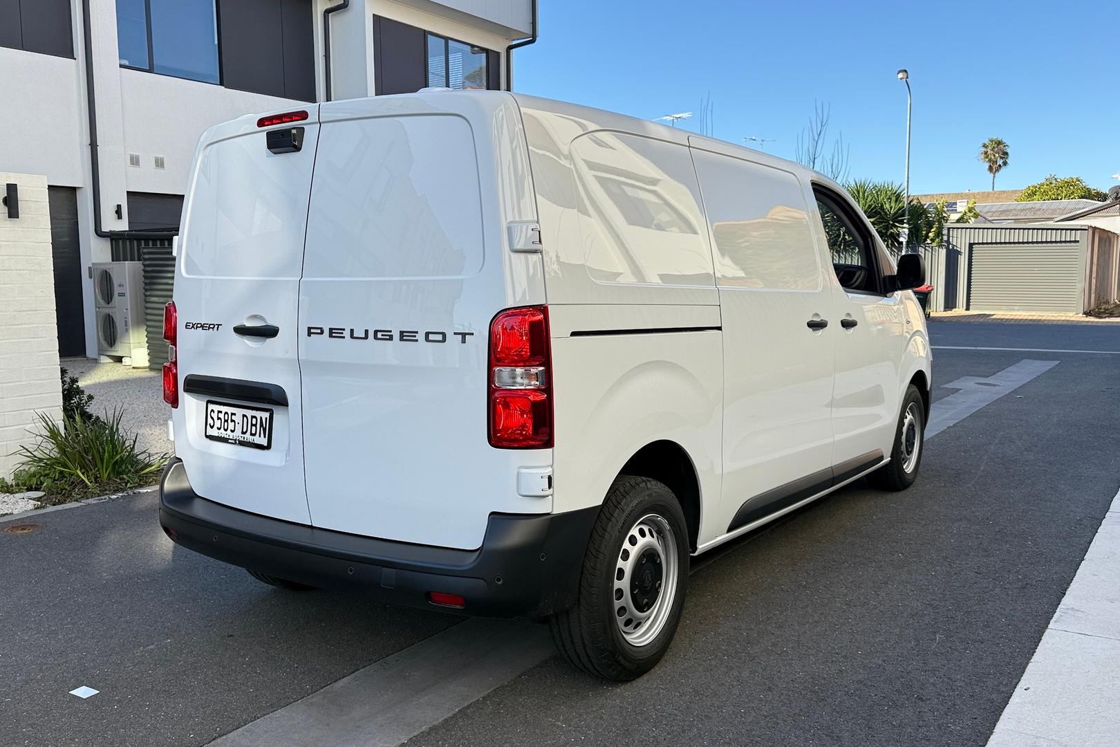 2025 Peugeot Expert Pro — photo 2