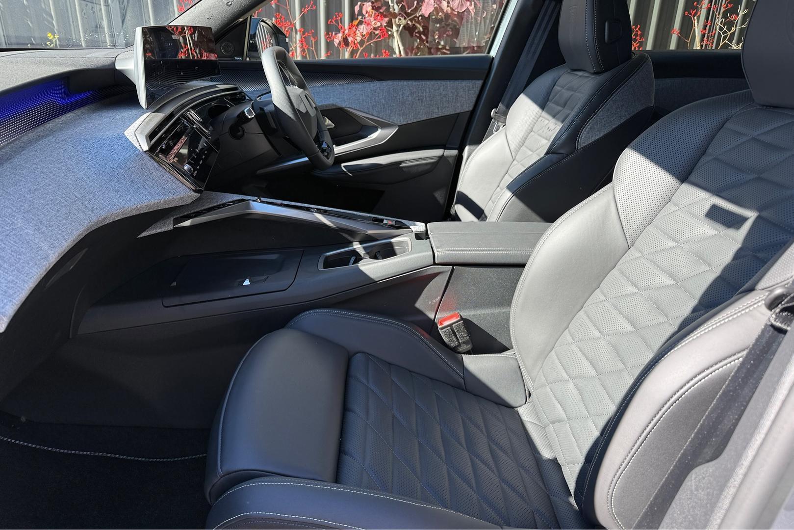 2025 Peugeot 3008 GT Premium Hybrid — photo 12