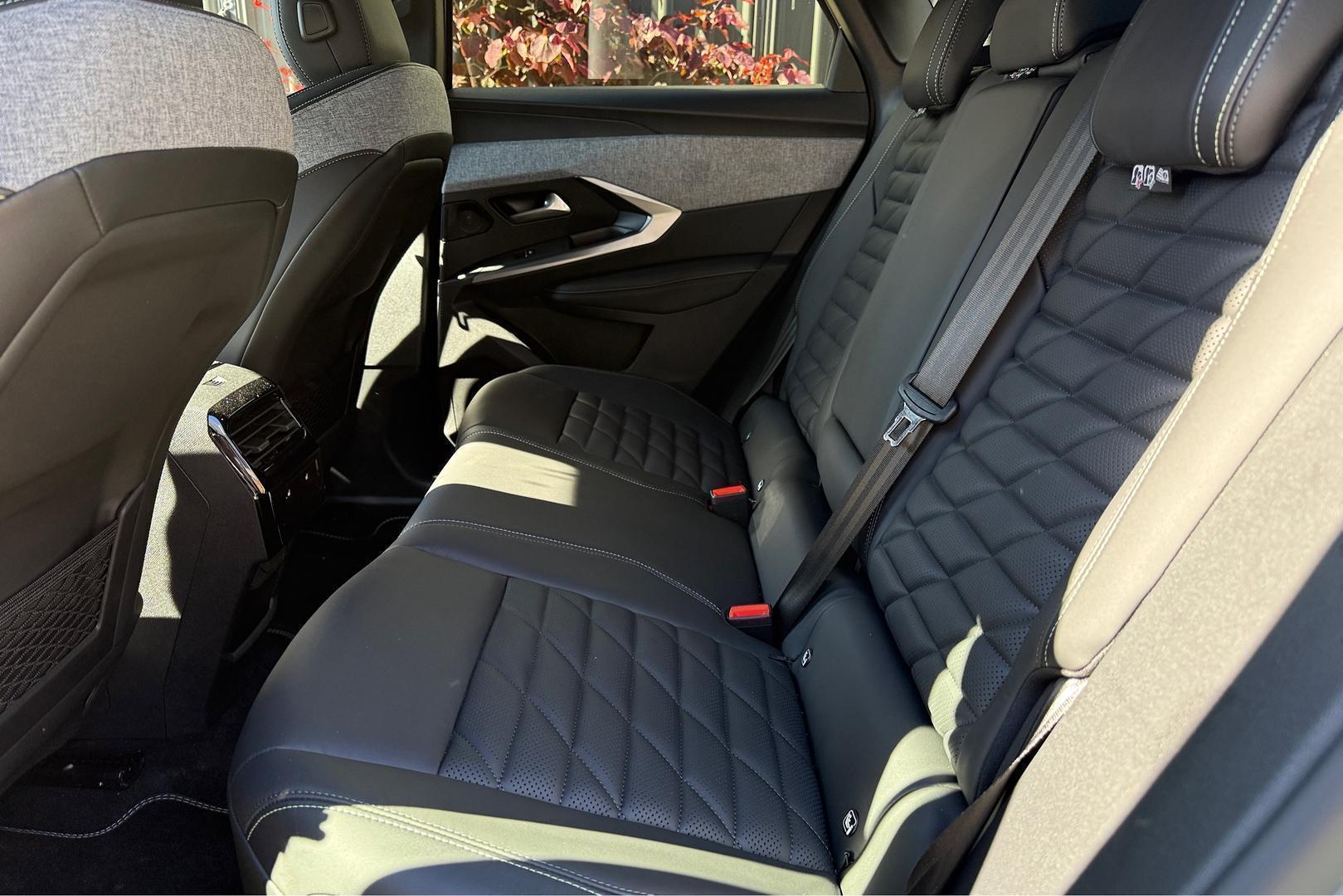 2025 Peugeot 3008 GT Premium Hybrid — photo 13