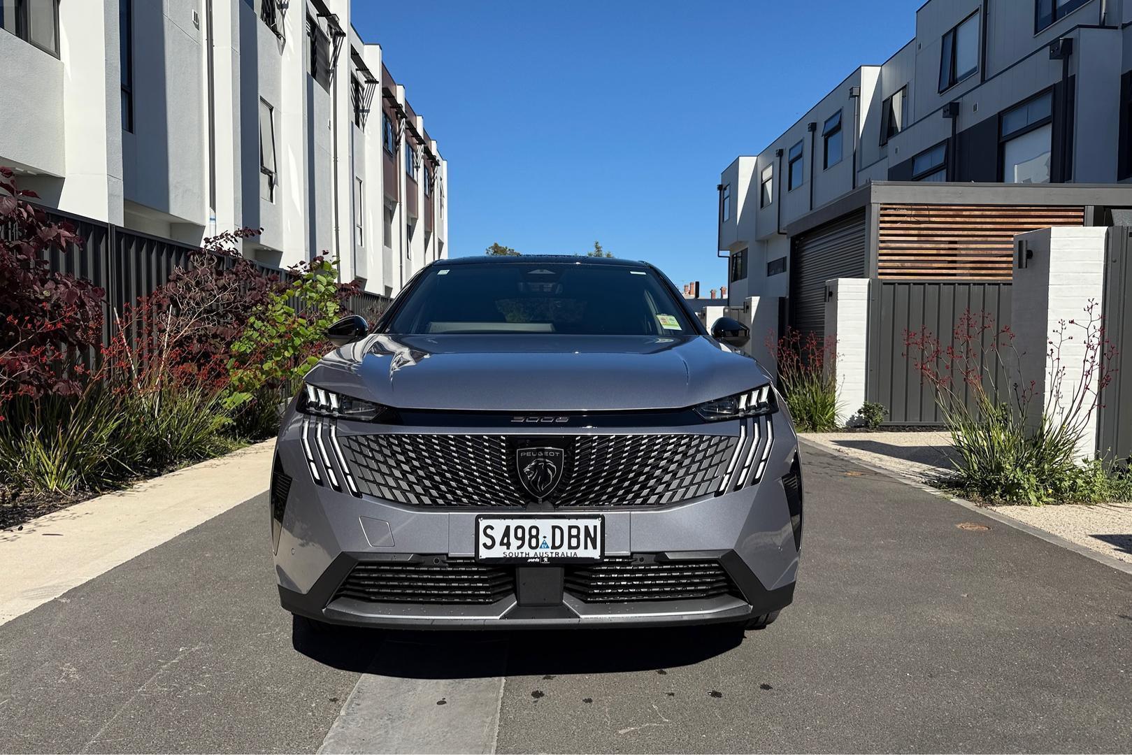 2025 Peugeot 3008 GT Premium Hybrid — photo 3