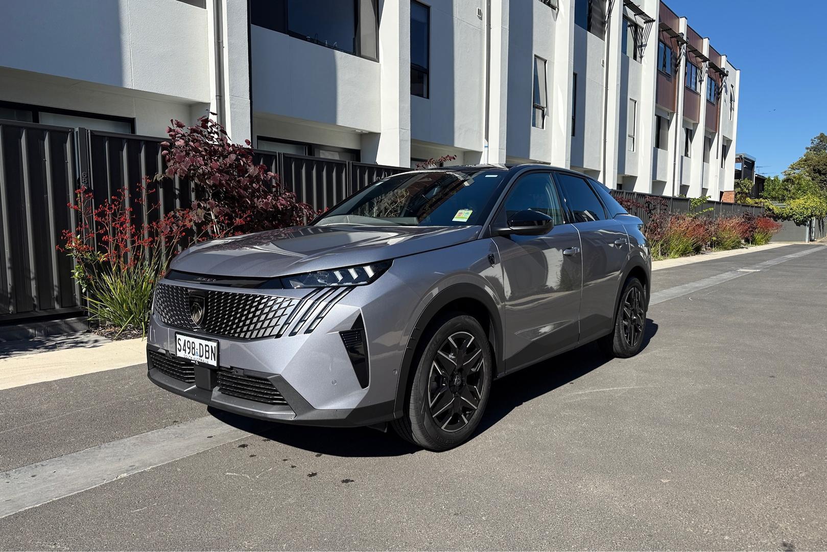 2025 Peugeot 3008 GT Premium Hybrid — photo 7