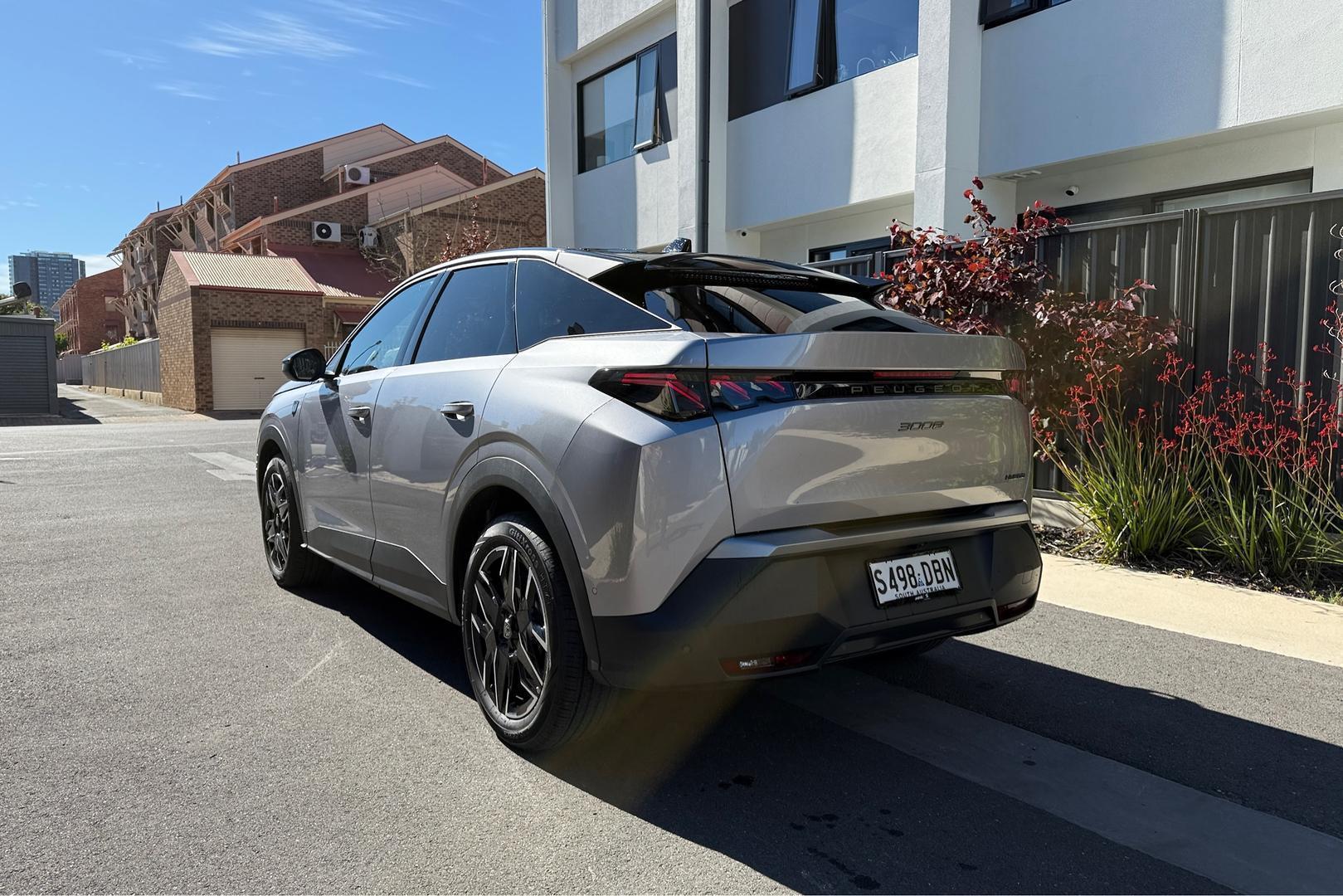 2025 Peugeot 3008 GT Premium Hybrid — photo 8