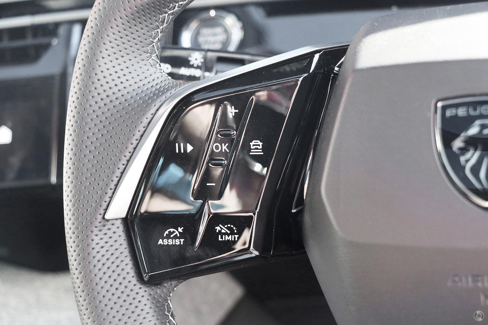 2025 Peugeot 3008 GT Premium Hybrid — photo 13