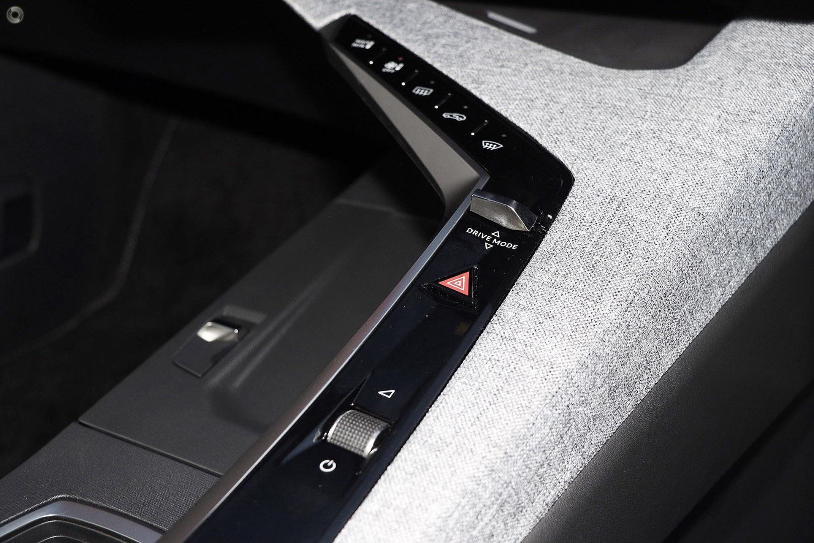 2025 Peugeot 3008 GT Premium Hybrid — photo 15