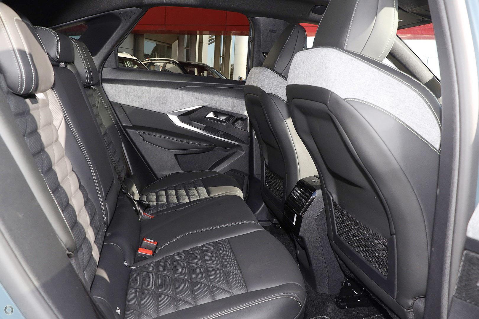 2025 Peugeot 3008 GT Premium Hybrid — photo 7