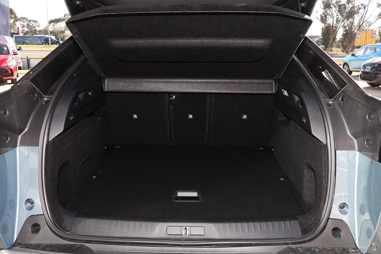 2025 Peugeot 3008 GT Premium Hybrid — photo 8