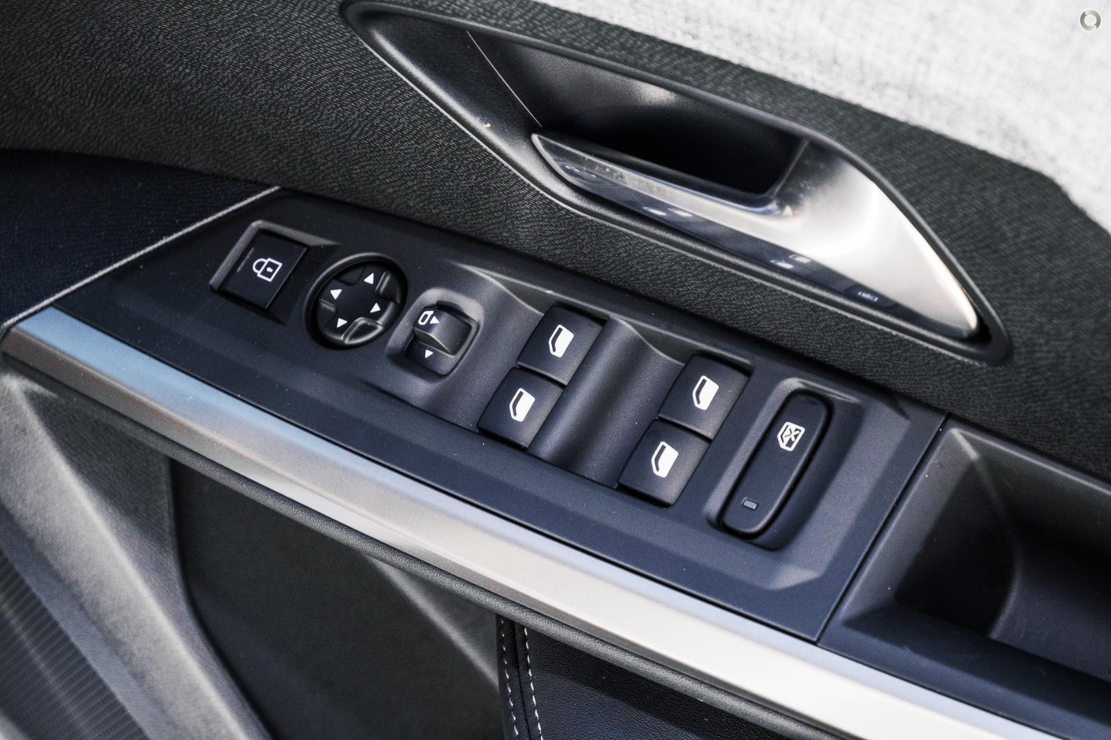 2025 Peugeot 3008 Allure Hybrid — photo 10