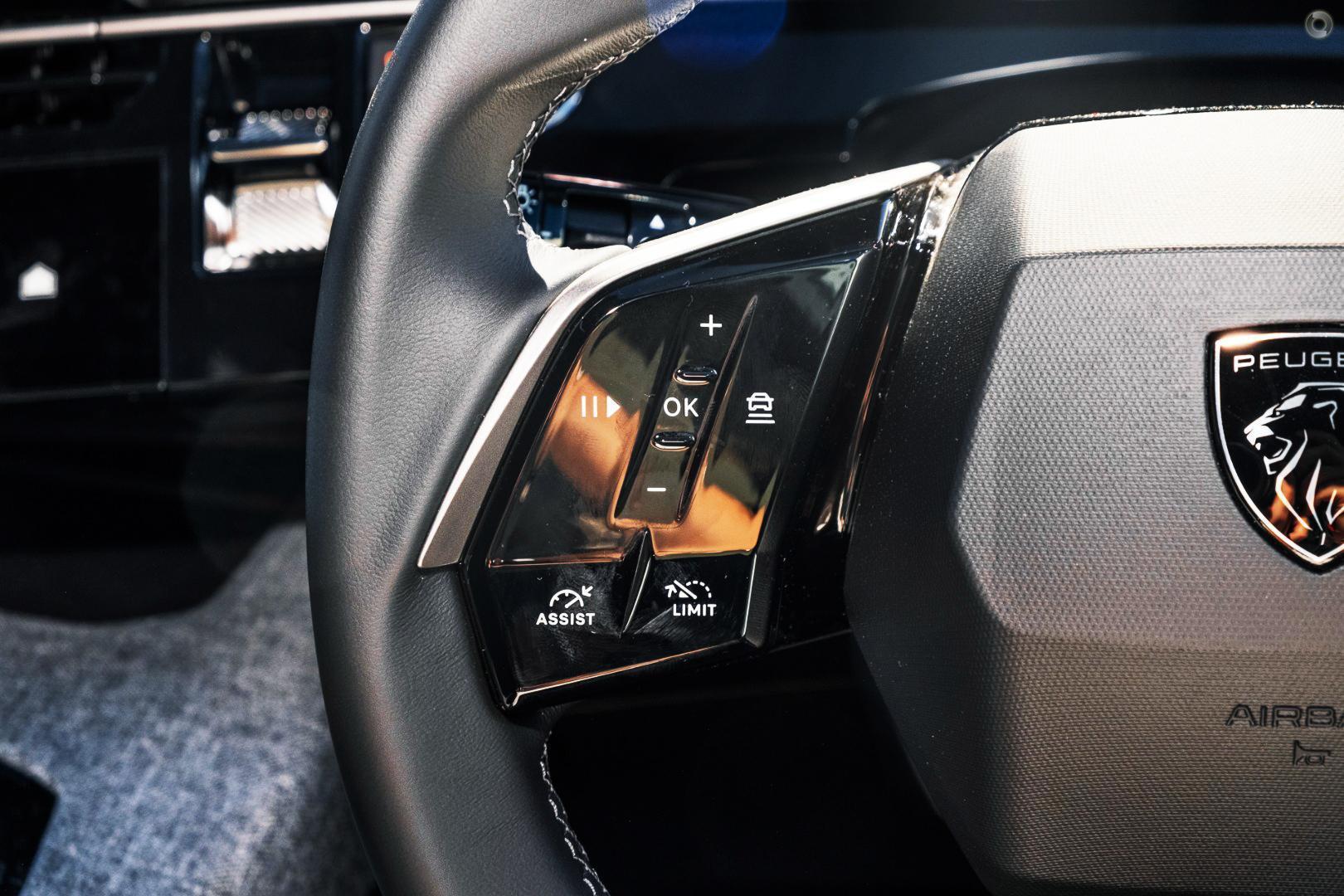 2025 Peugeot 3008 Allure Hybrid — photo 13
