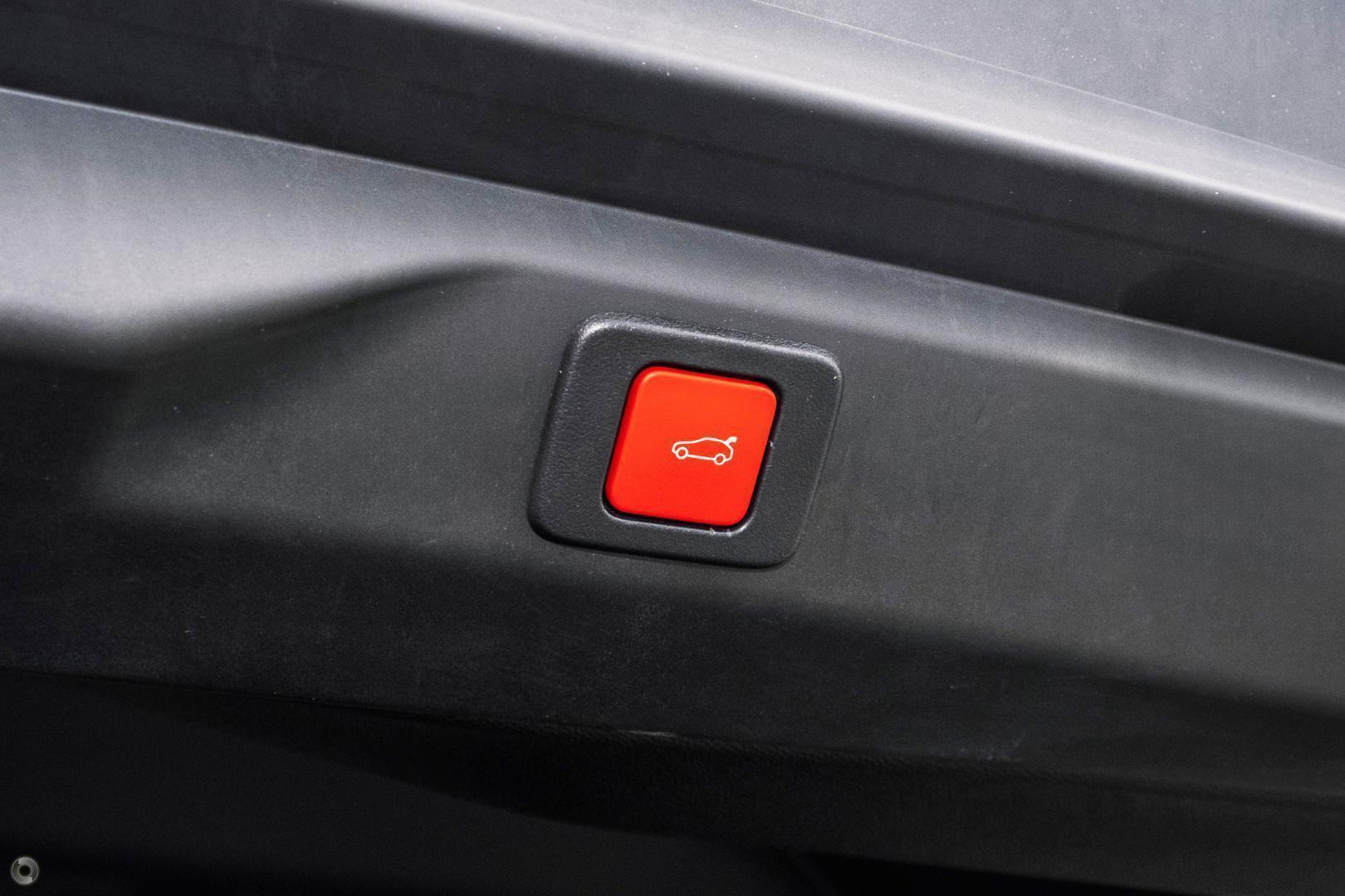 2025 Peugeot 3008 GT Premium Hybrid — photo 12